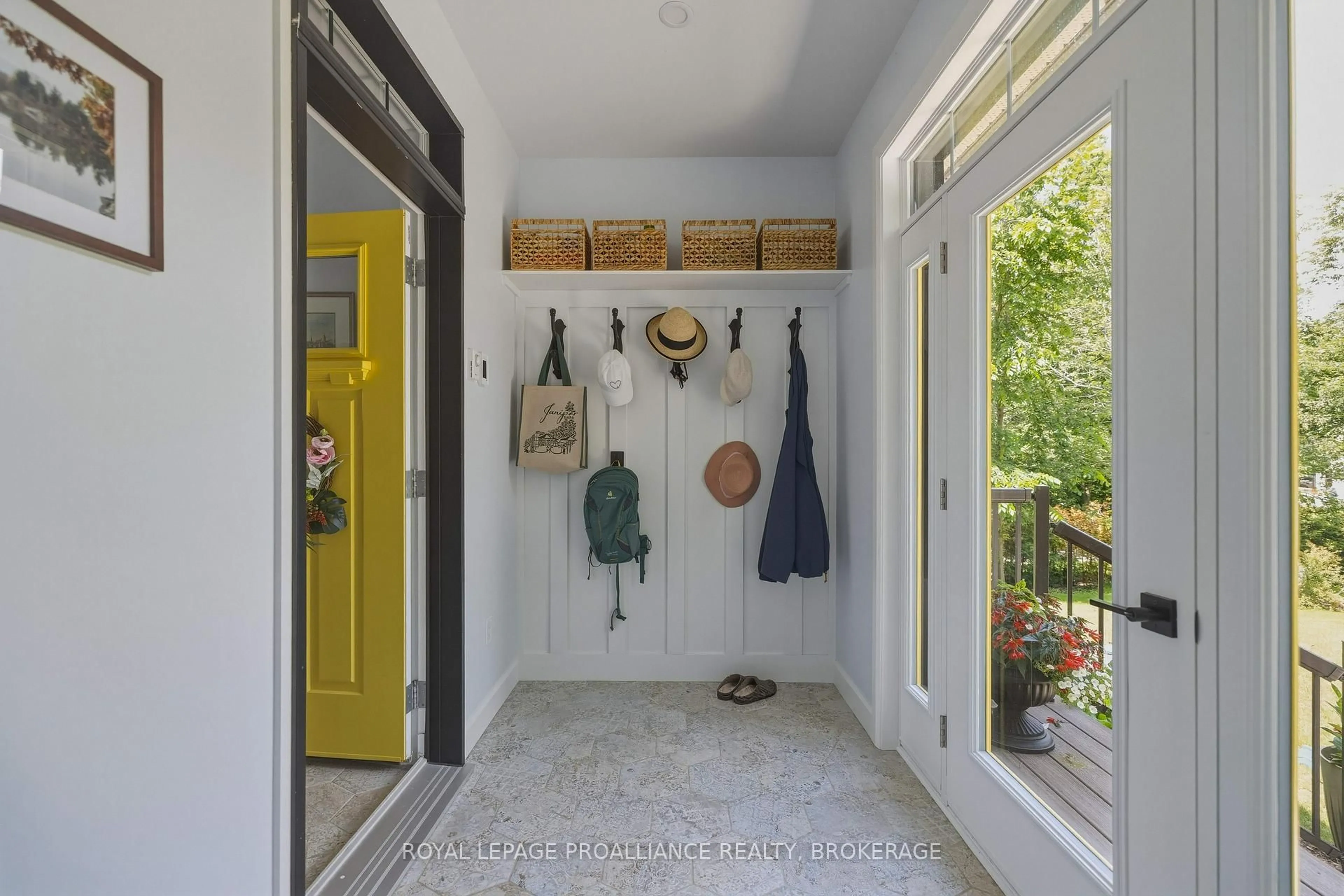 Indoor entryway for 3842 Hideaway Lane, Battersea Ontario K0H 1H0