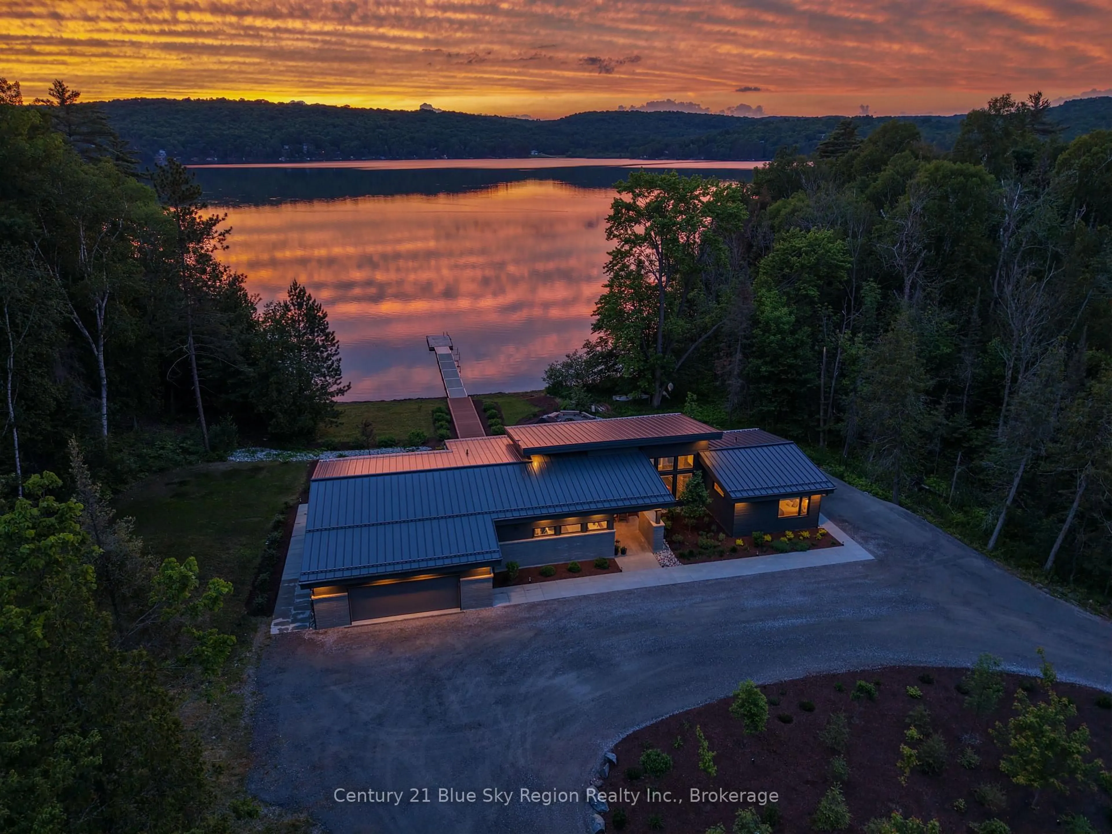 A pic from outside/outdoor area/front of a property/back of a property/a pic from drone, water/lake/river/ocean view for 1000 Peninsula Rd, North Bay Ontario P1B 8G4