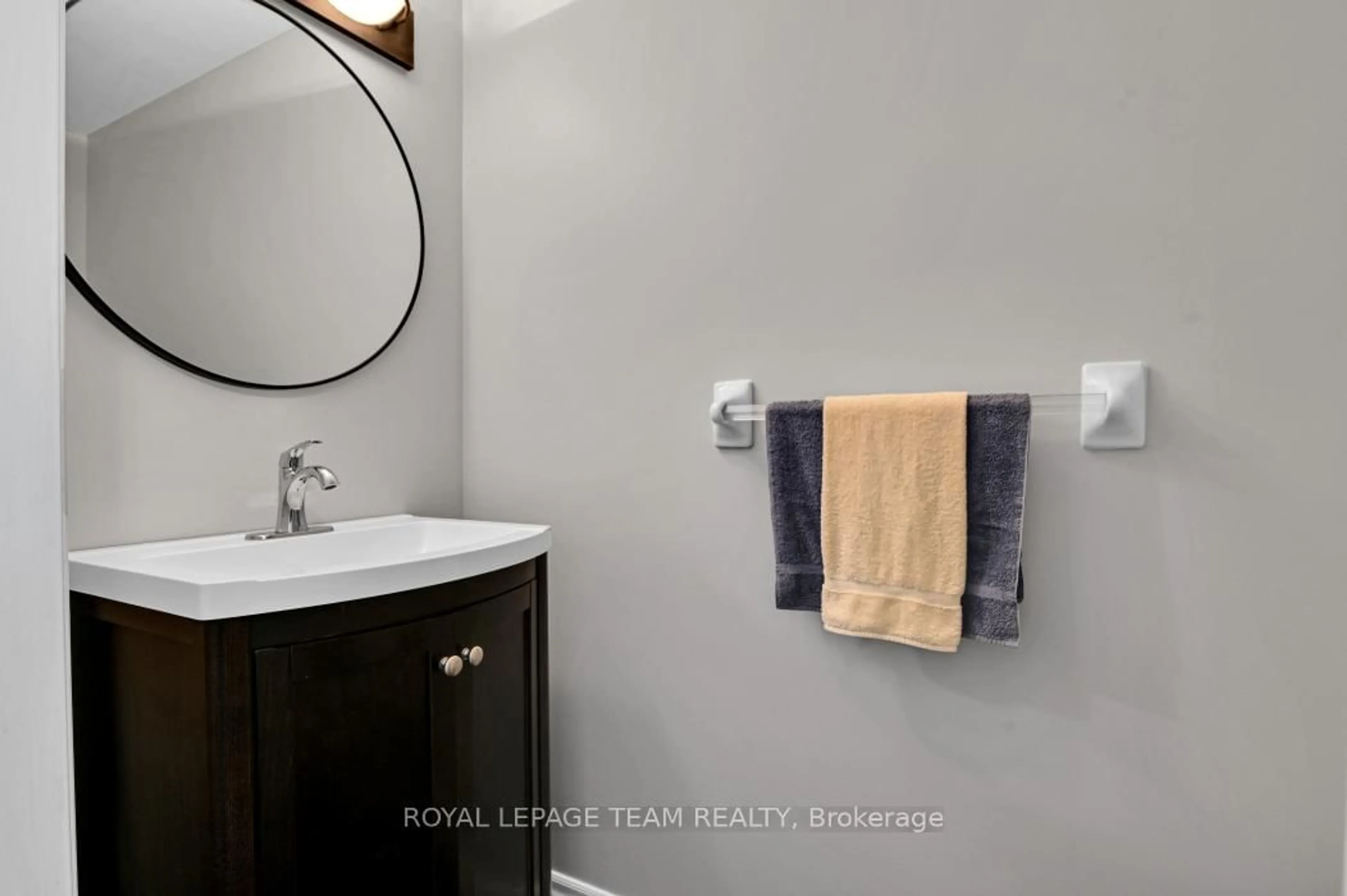 Standard bathroom, ceramic/tile floor for 87 SELHURST Ave, Ottawa Ontario K2G 7C9