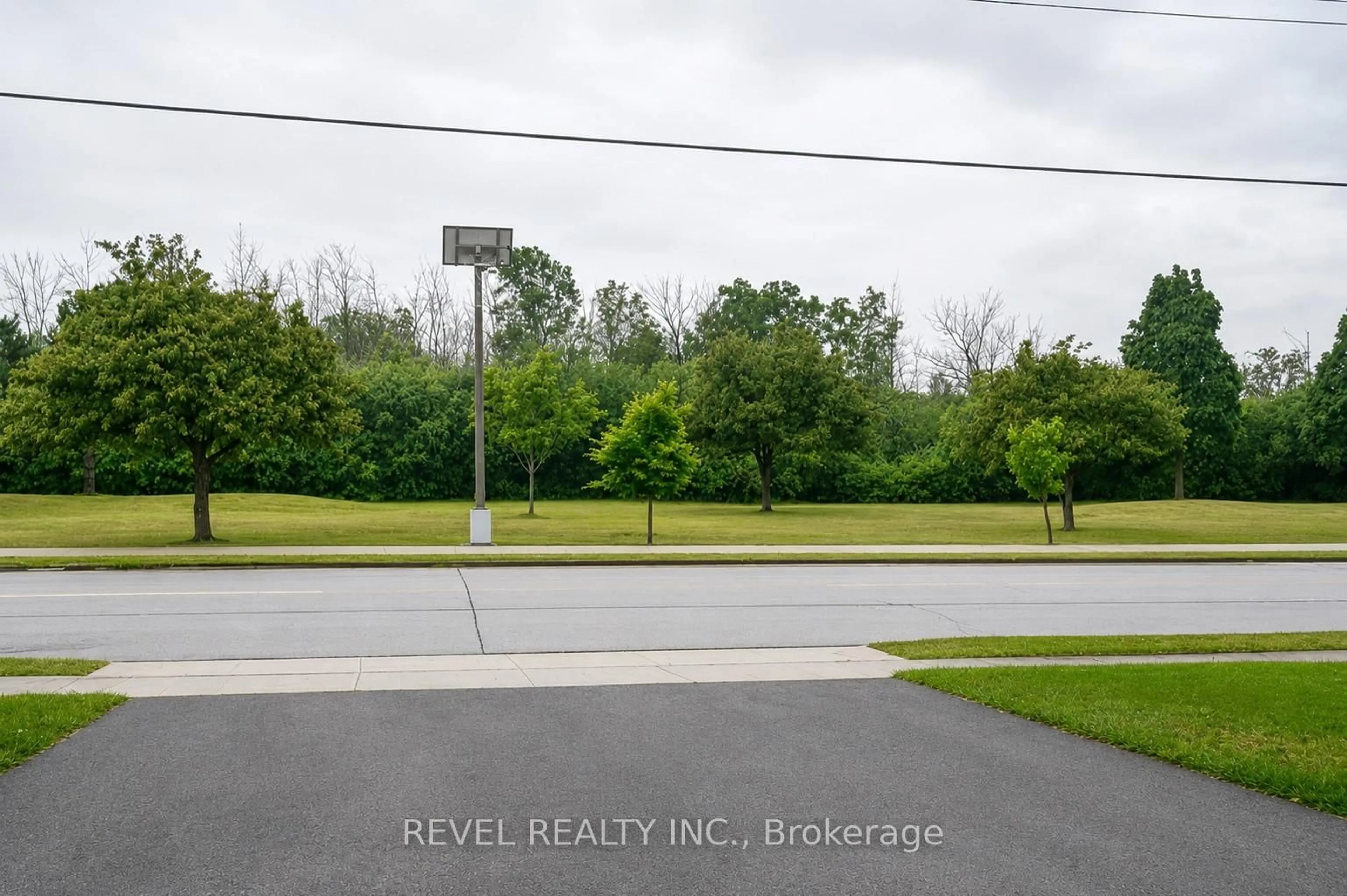 Blurry image for 1141 Mohawk Rd, Hamilton Ontario L8T 2S4