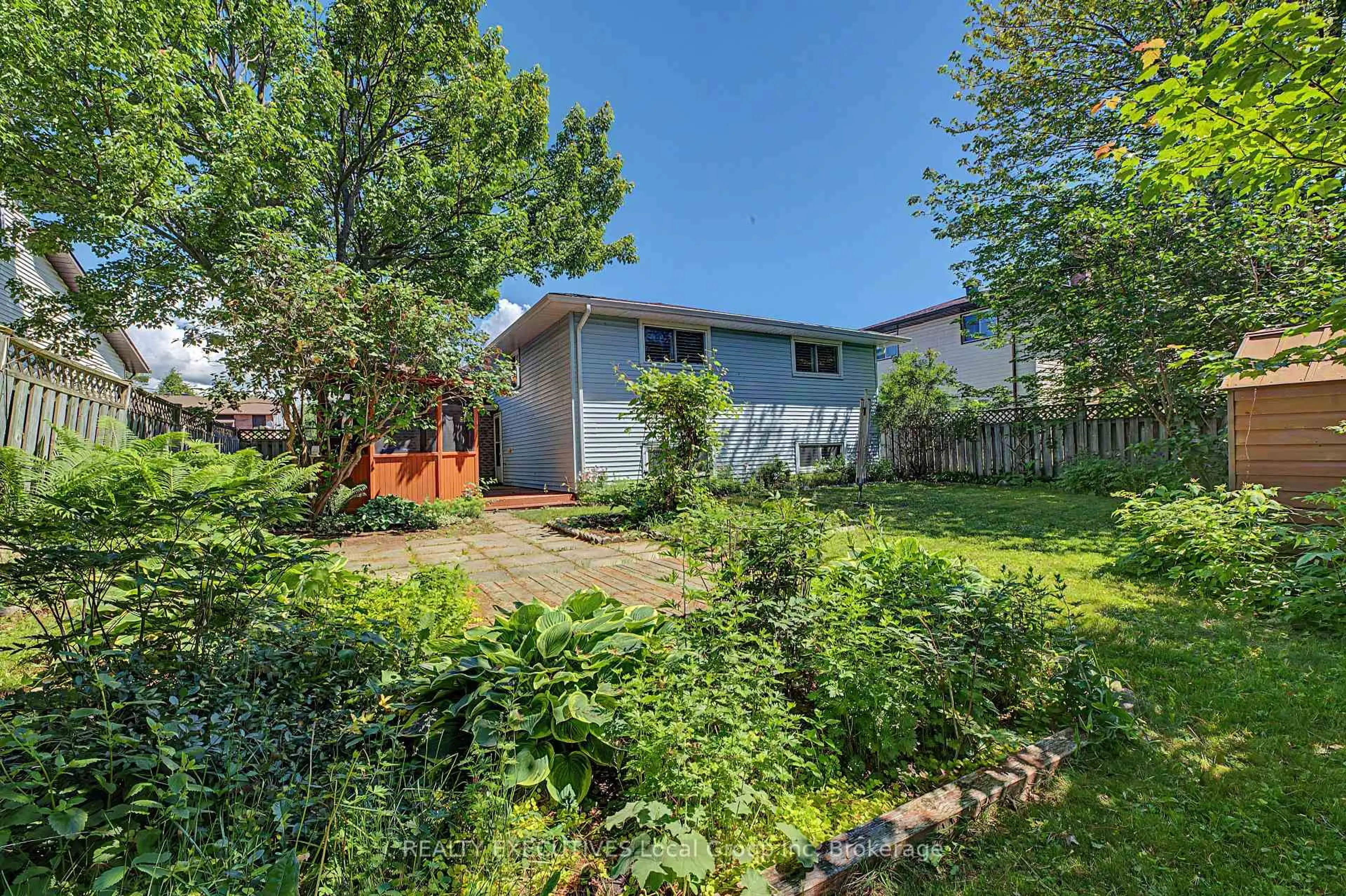 Patio, street for 669 BROMLEY Ave, North Bay Ontario P1B 9H9