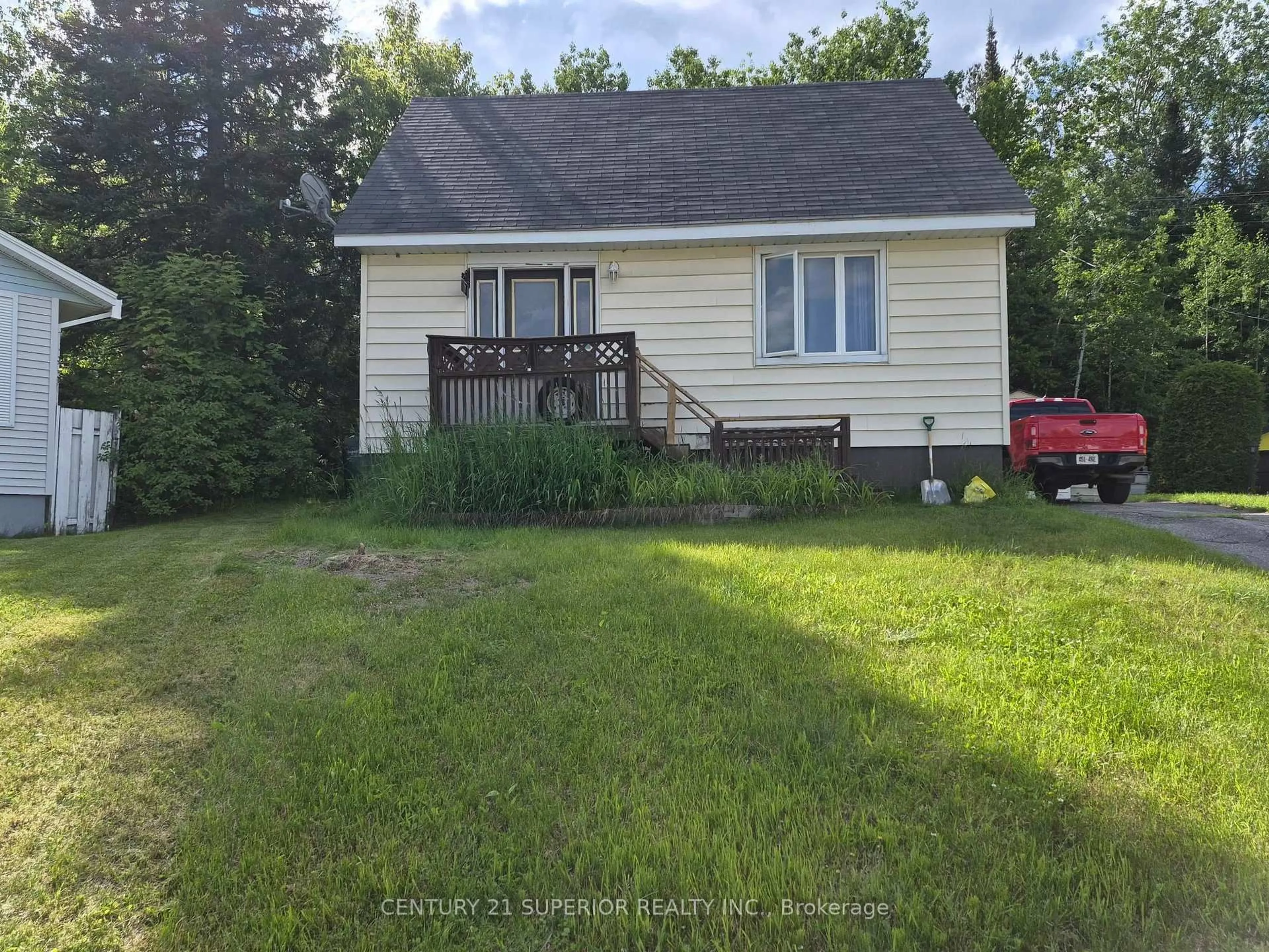 A pic from outside/outdoor area/front of a property/back of a property/a pic from drone, street for 7 Essa Place, Manitouwadge Ontario P0T 2C0
