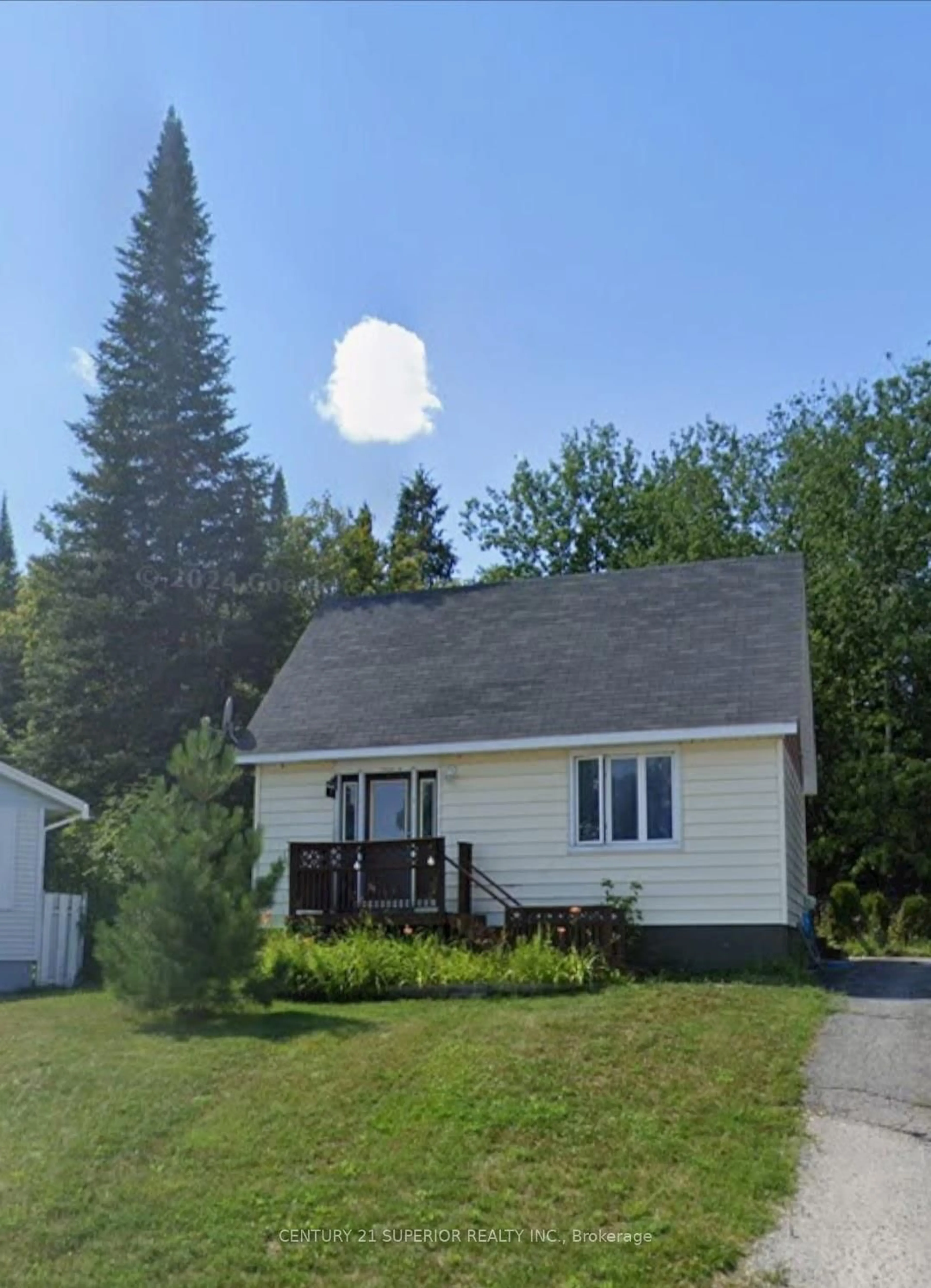 Home with vinyl exterior material, street for 7 Essa Place, Manitouwadge Ontario P0T 2C0