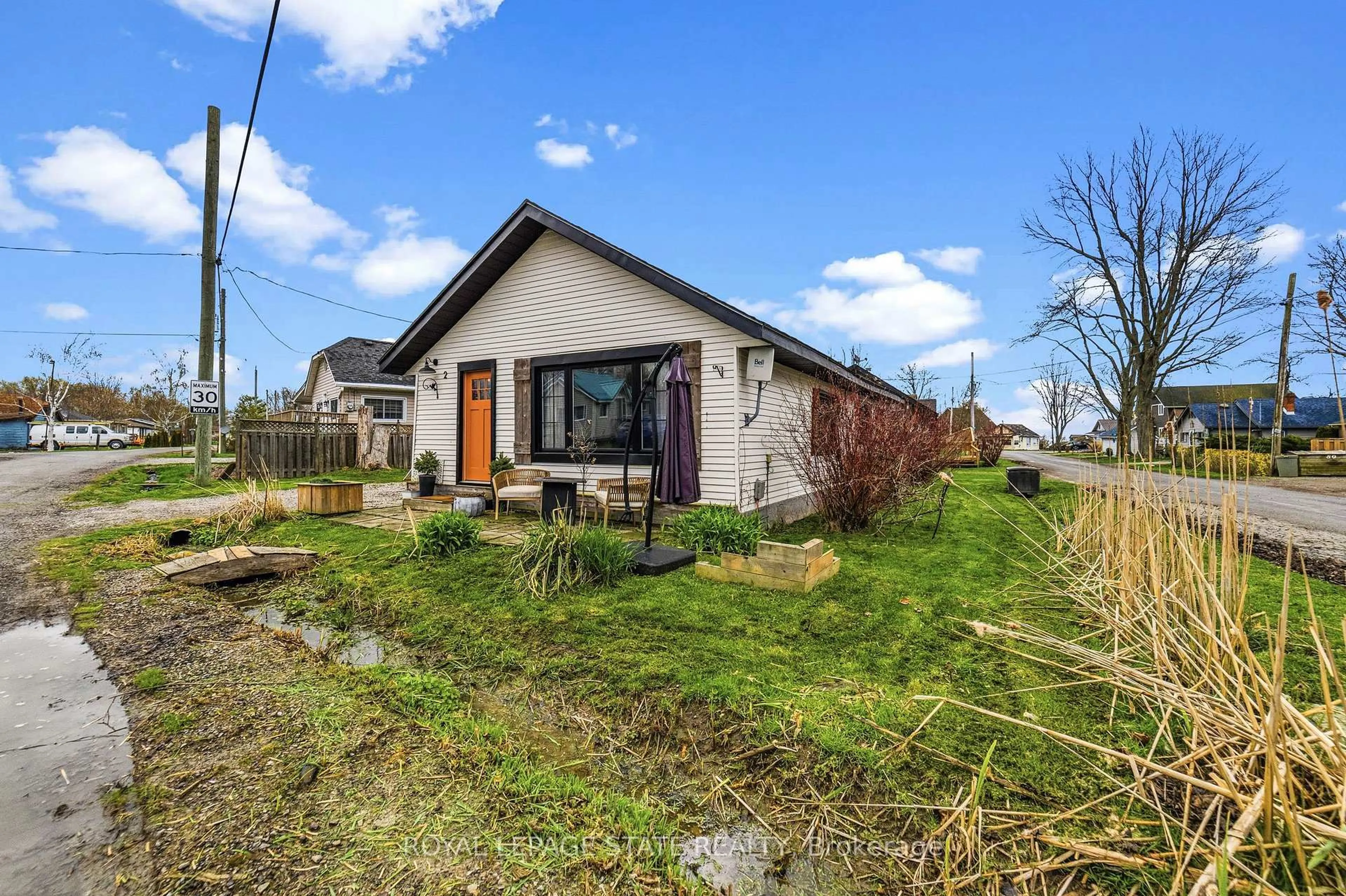 A pic from outside/outdoor area/front of a property/back of a property/a pic from drone, street for 2 Fagan St, Haldimand Ontario N0A 1L0