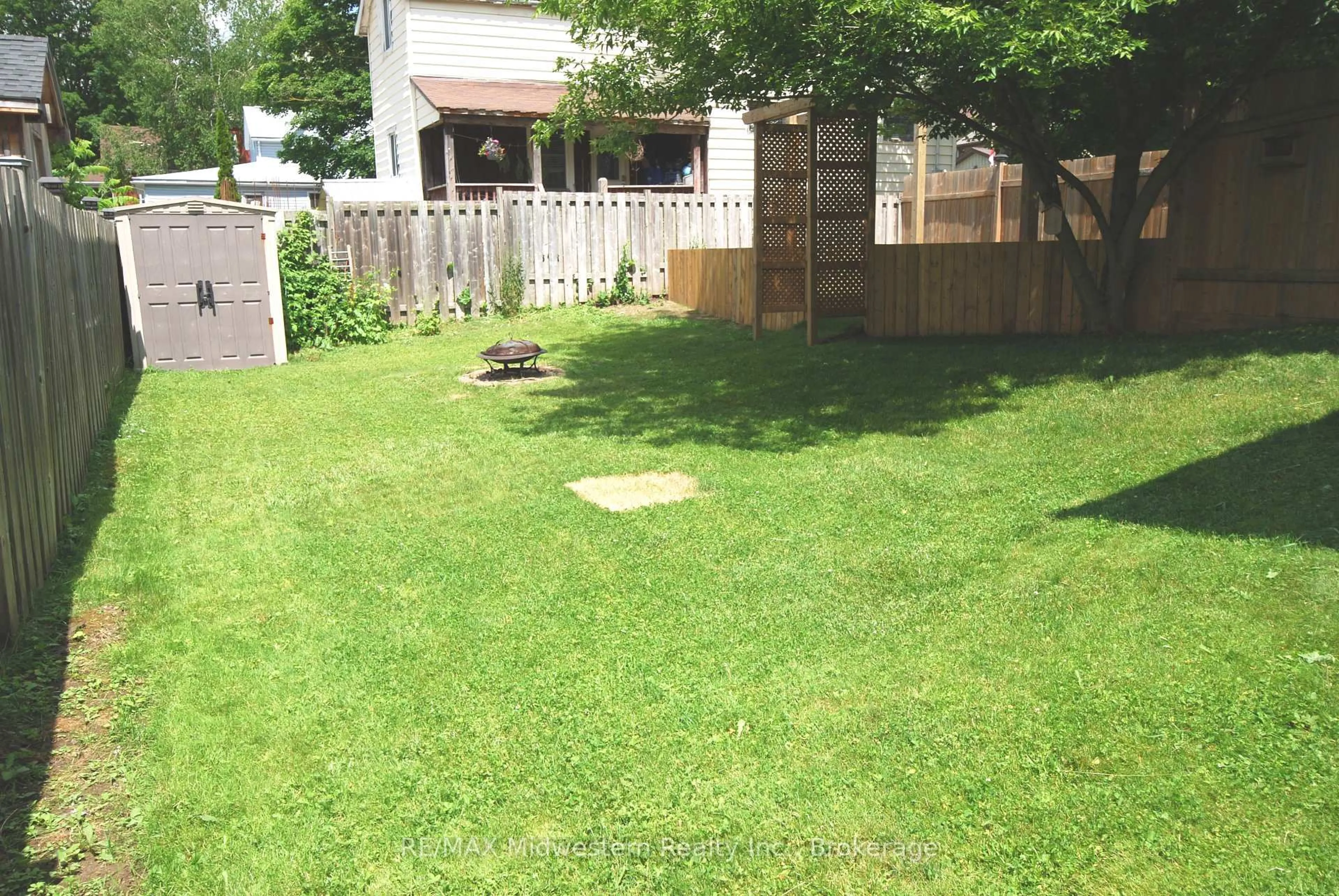 Patio, street for 172 Elora St, Minto Ontario N0G 1Z0
