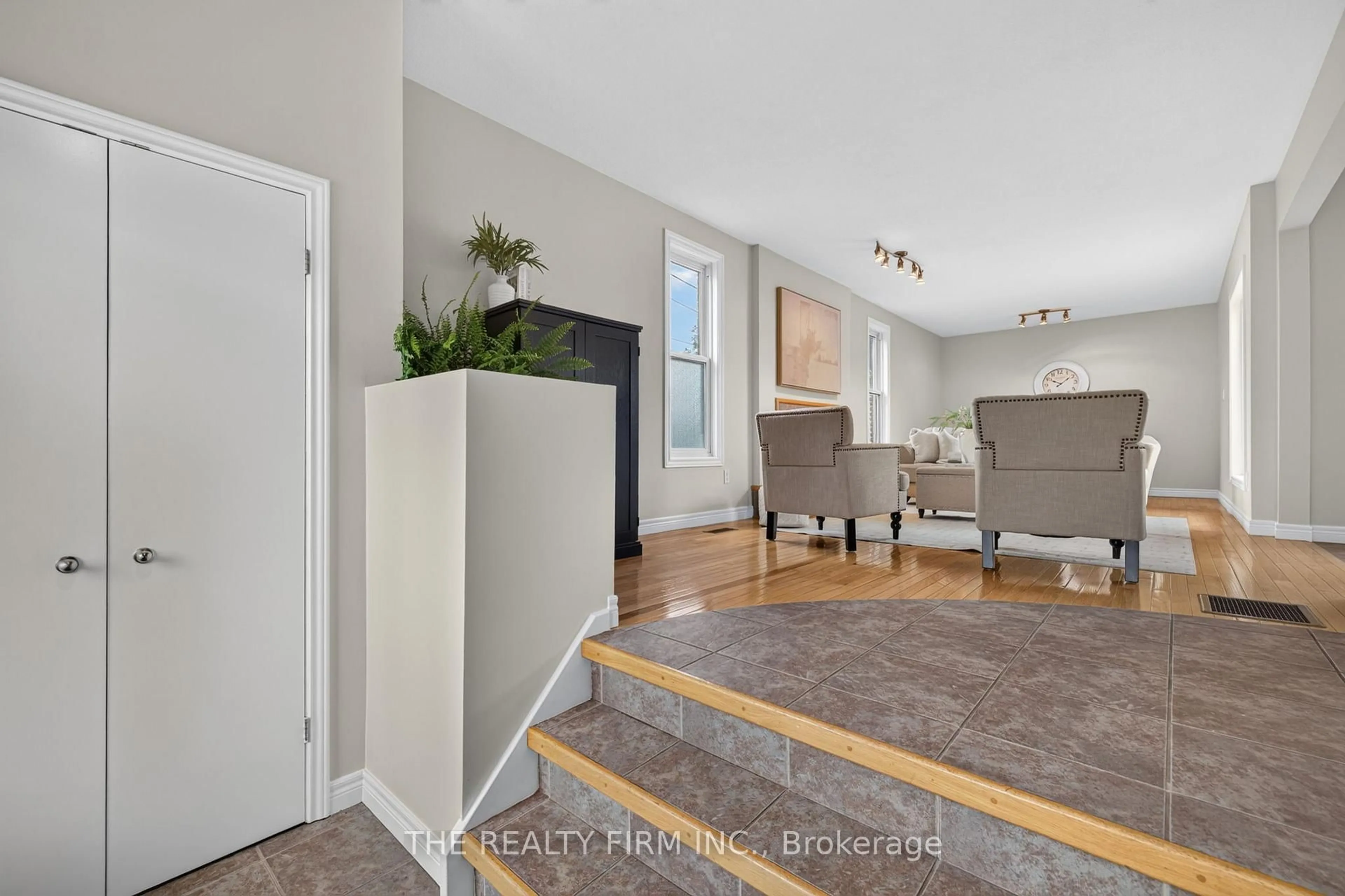 Indoor entryway for 226 Rainbow Ave, London East Ontario N5W 4W1