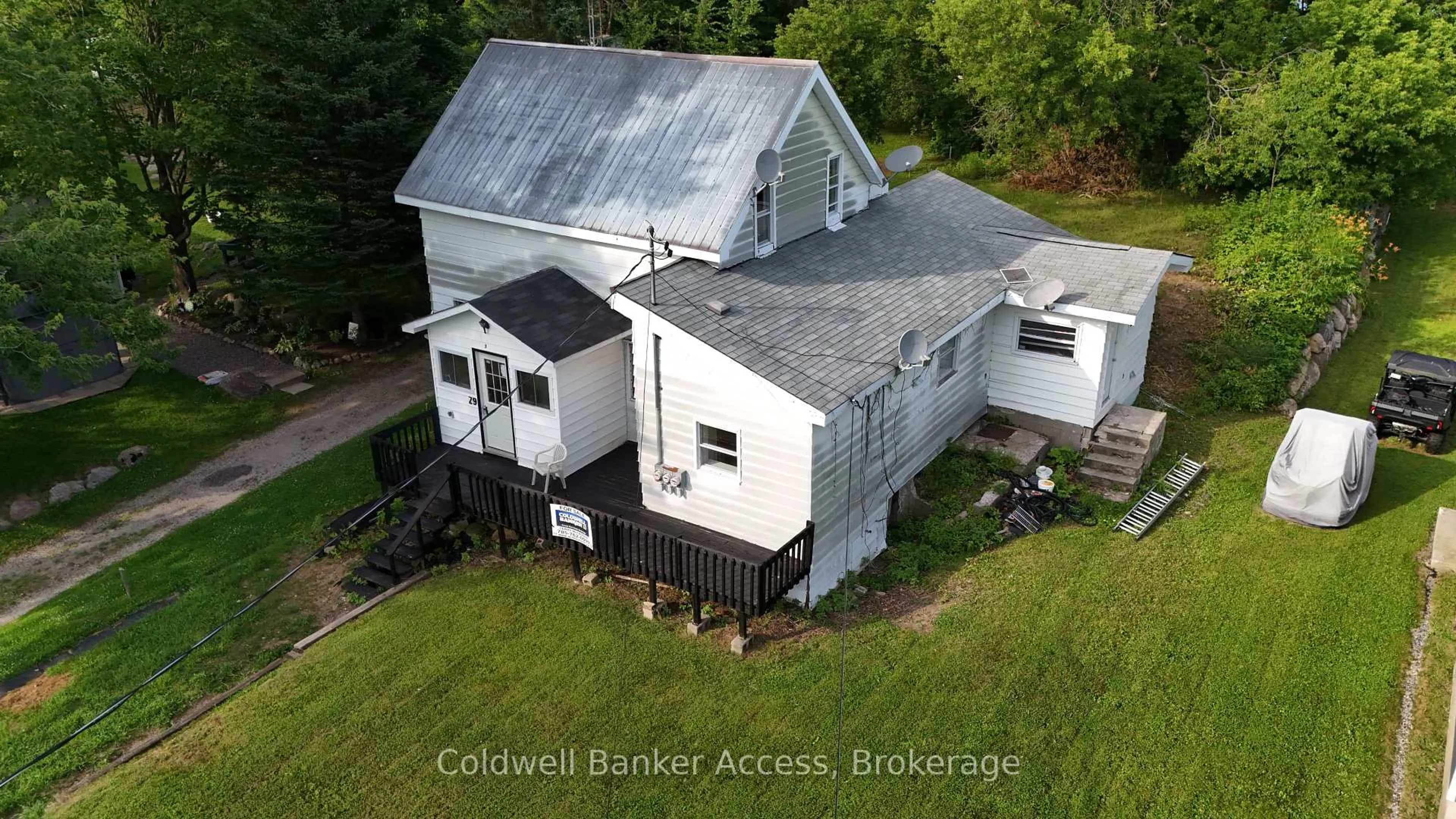 A pic from outside/outdoor area/front of a property/back of a property/a pic from drone, building for 29 Railway St, Georgian Bay Ontario P0C 1H0