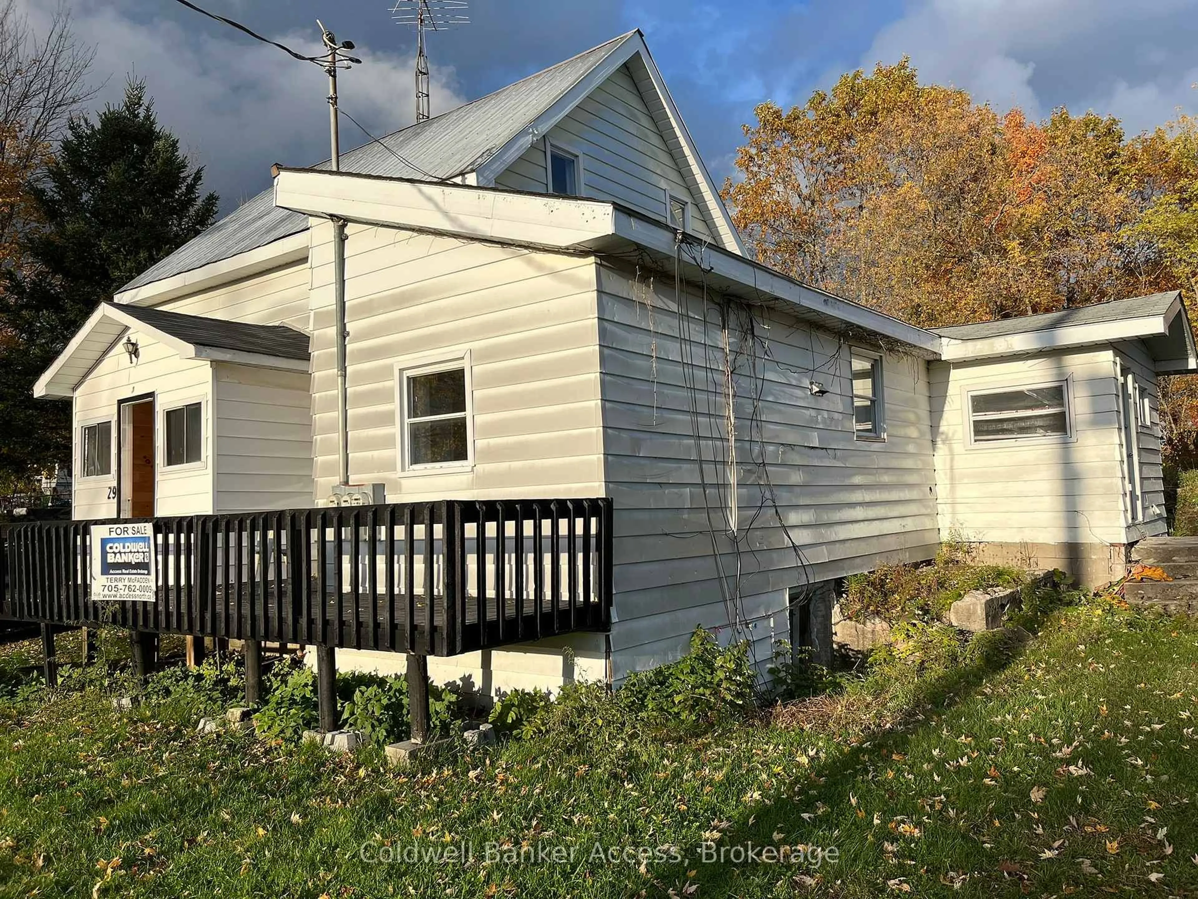 Home with vinyl exterior material, street for 29 Railway St, Georgian Bay Ontario P0C 1H0