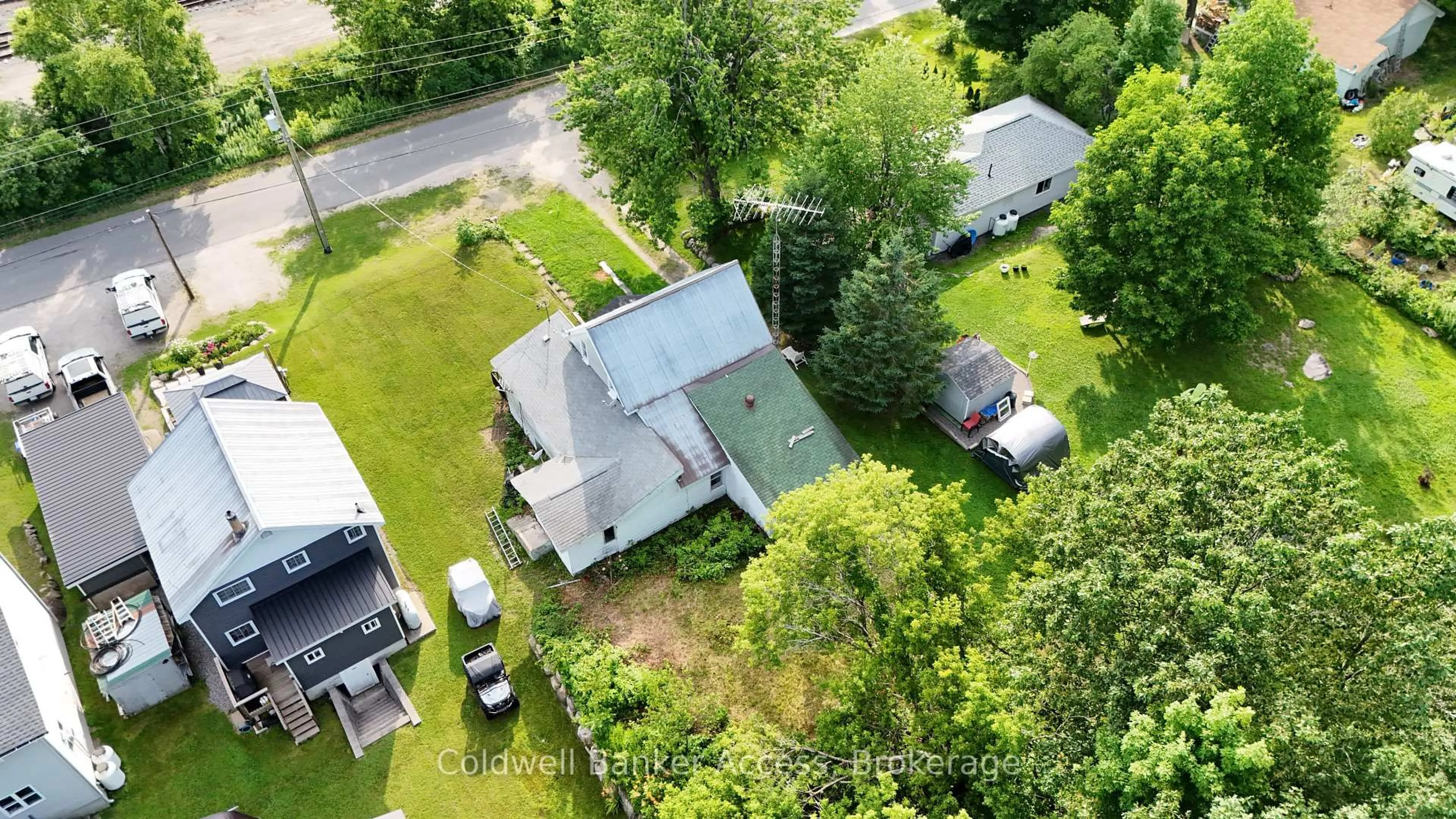 A pic from outside/outdoor area/front of a property/back of a property/a pic from drone, street for 29 Railway St, Georgian Bay Ontario P0C 1H0