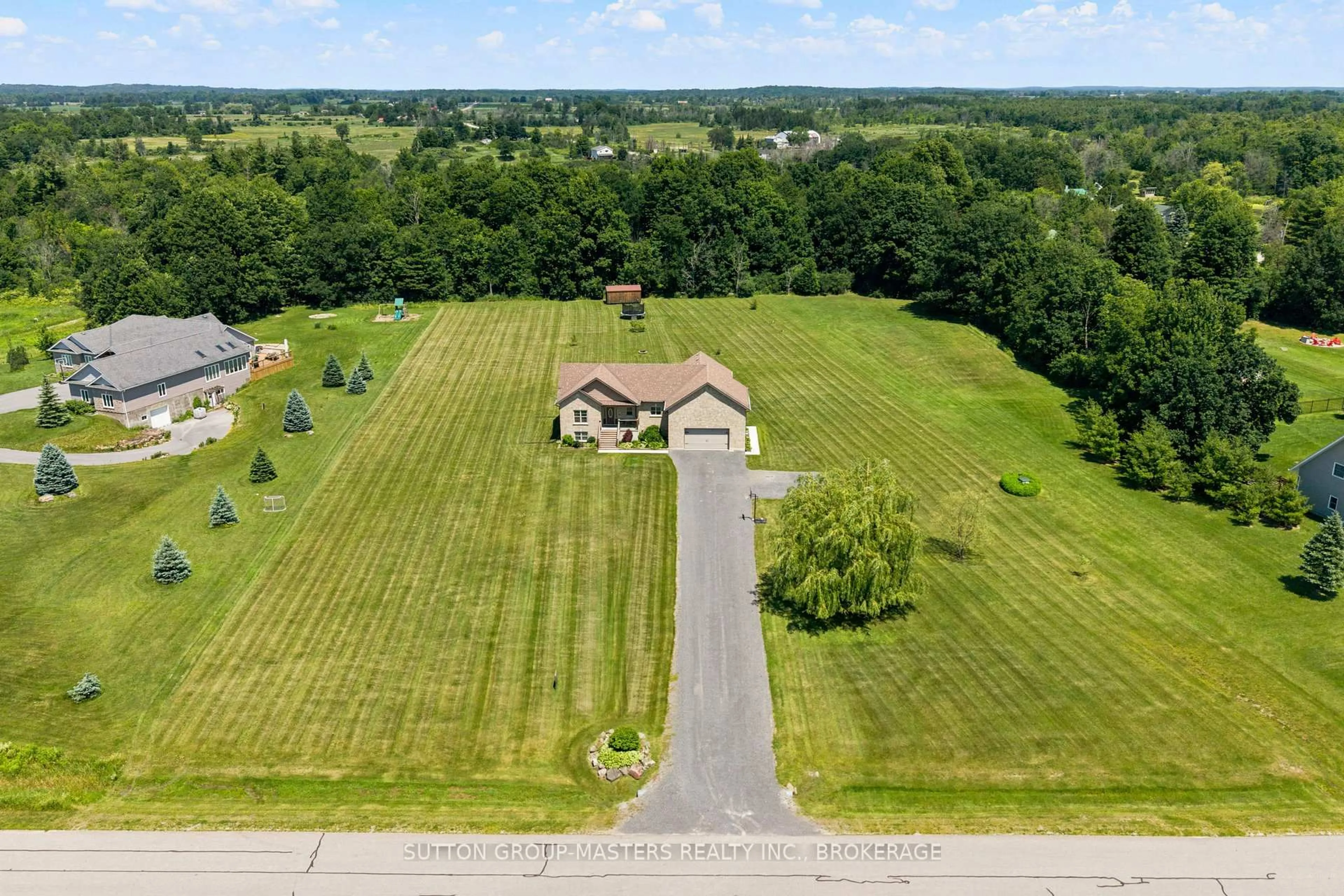 A pic from outside/outdoor area/front of a property/back of a property/a pic from drone, unknown for 11 Dawson Dr, Gananoque Ontario K7G 2V4
