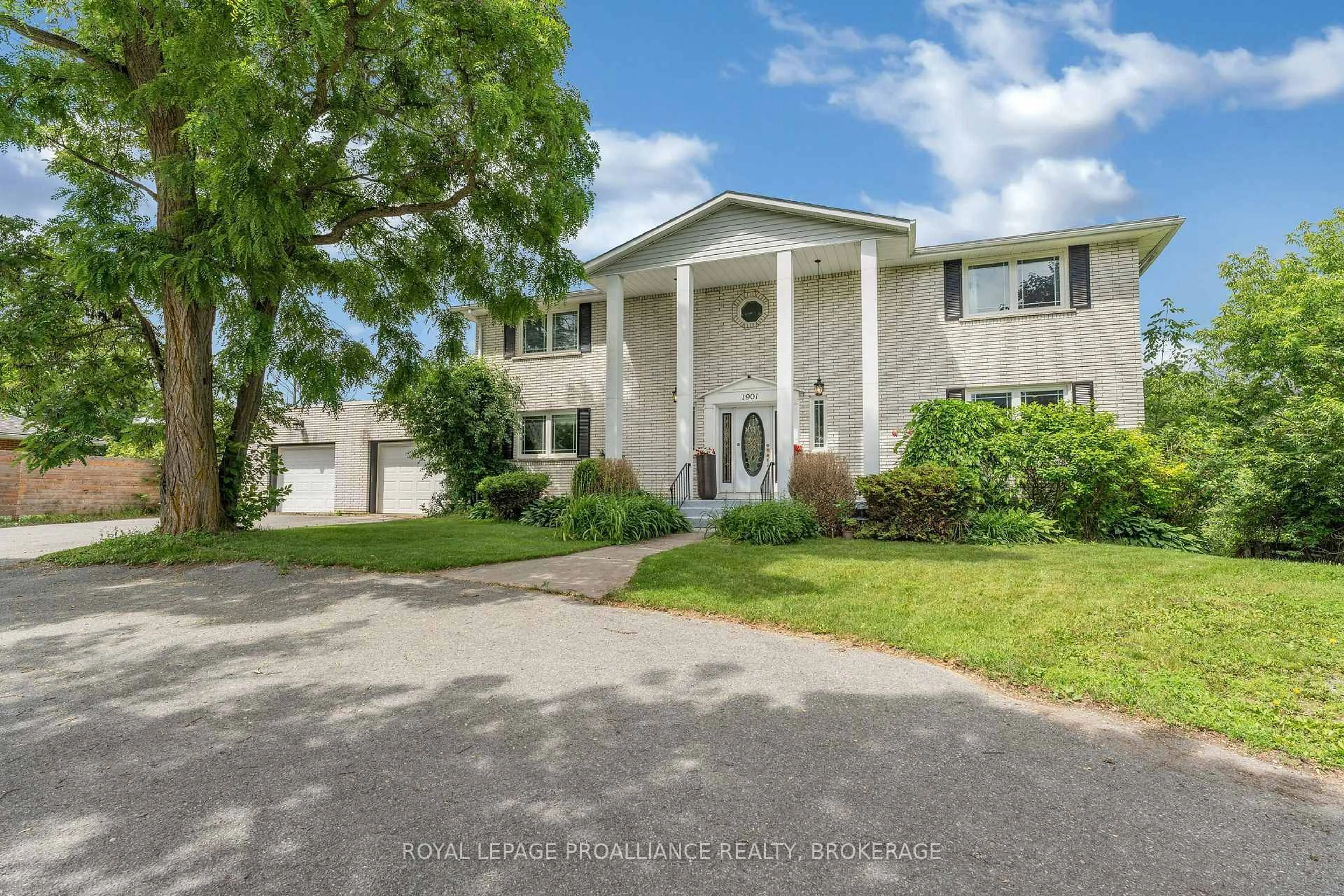 A pic from outside/outdoor area/front of a property/back of a property/a pic from drone, unknown for 1901 Sydenham Rd, Kingston Ontario K7L 4V4
