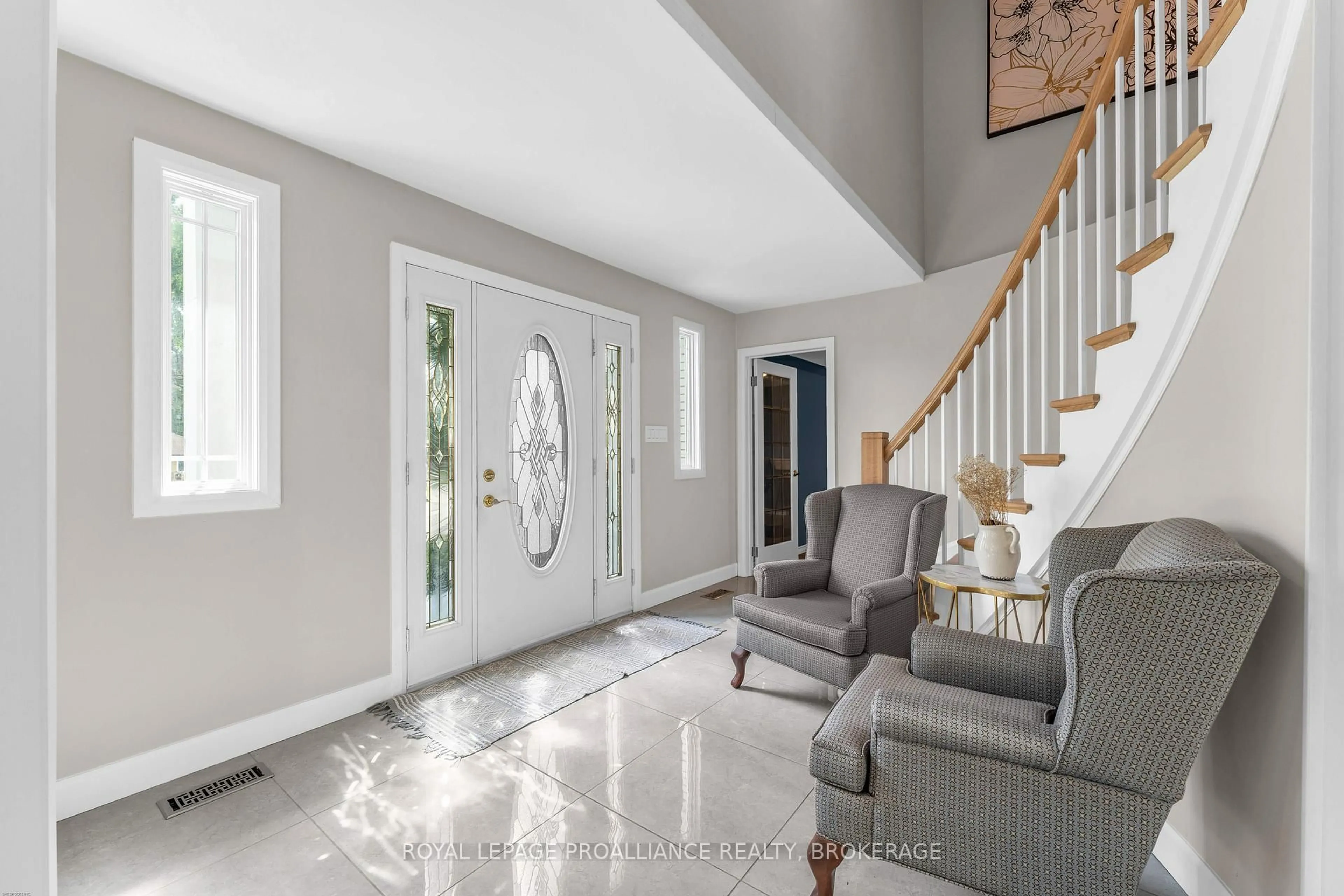 Indoor entryway for 1901 Sydenham Rd, Kingston Ontario K7L 4V4