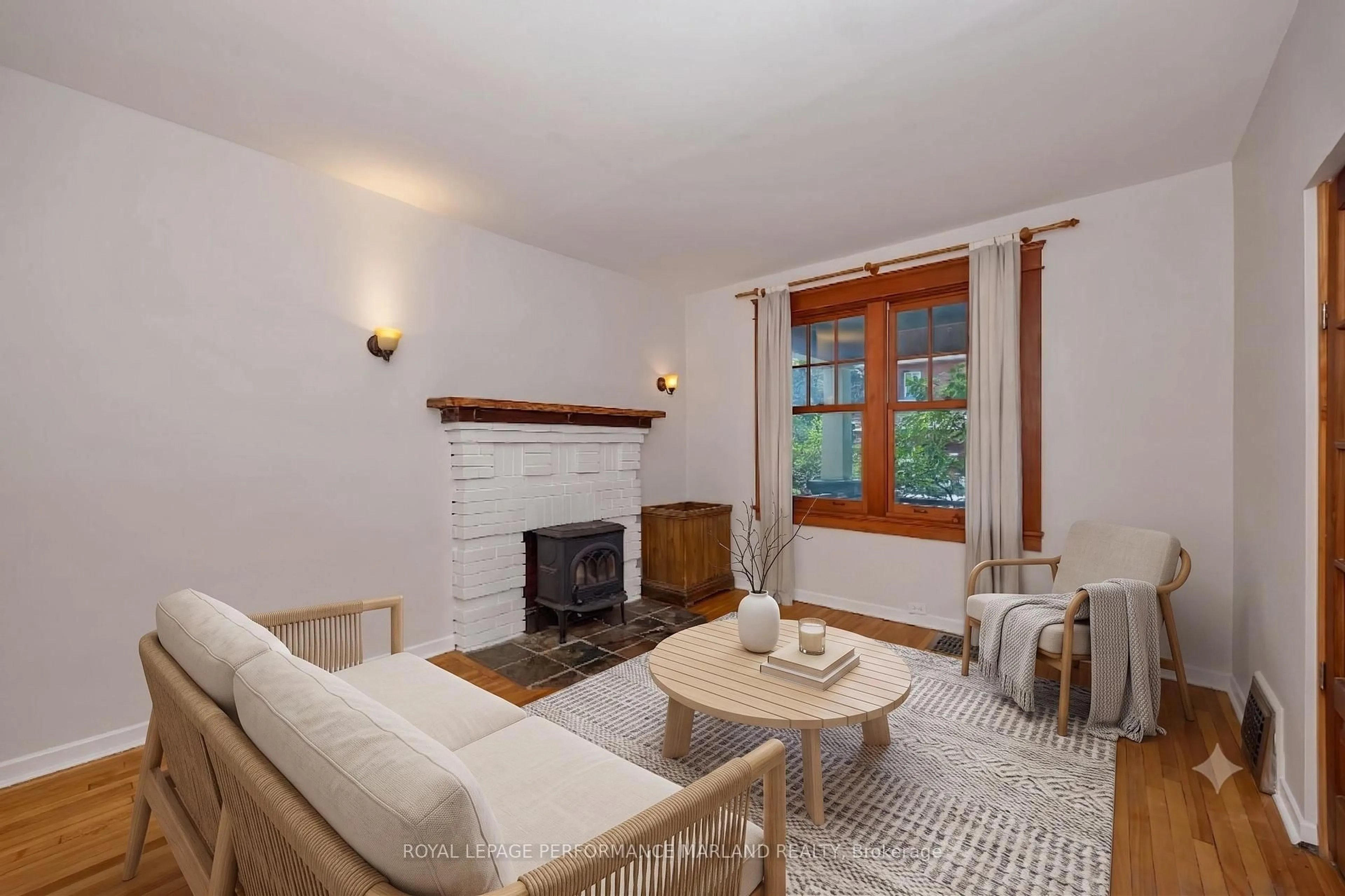 Living room with furniture, unknown for 89 Fentiman Ave, Ottawa Ontario K1S 0T7