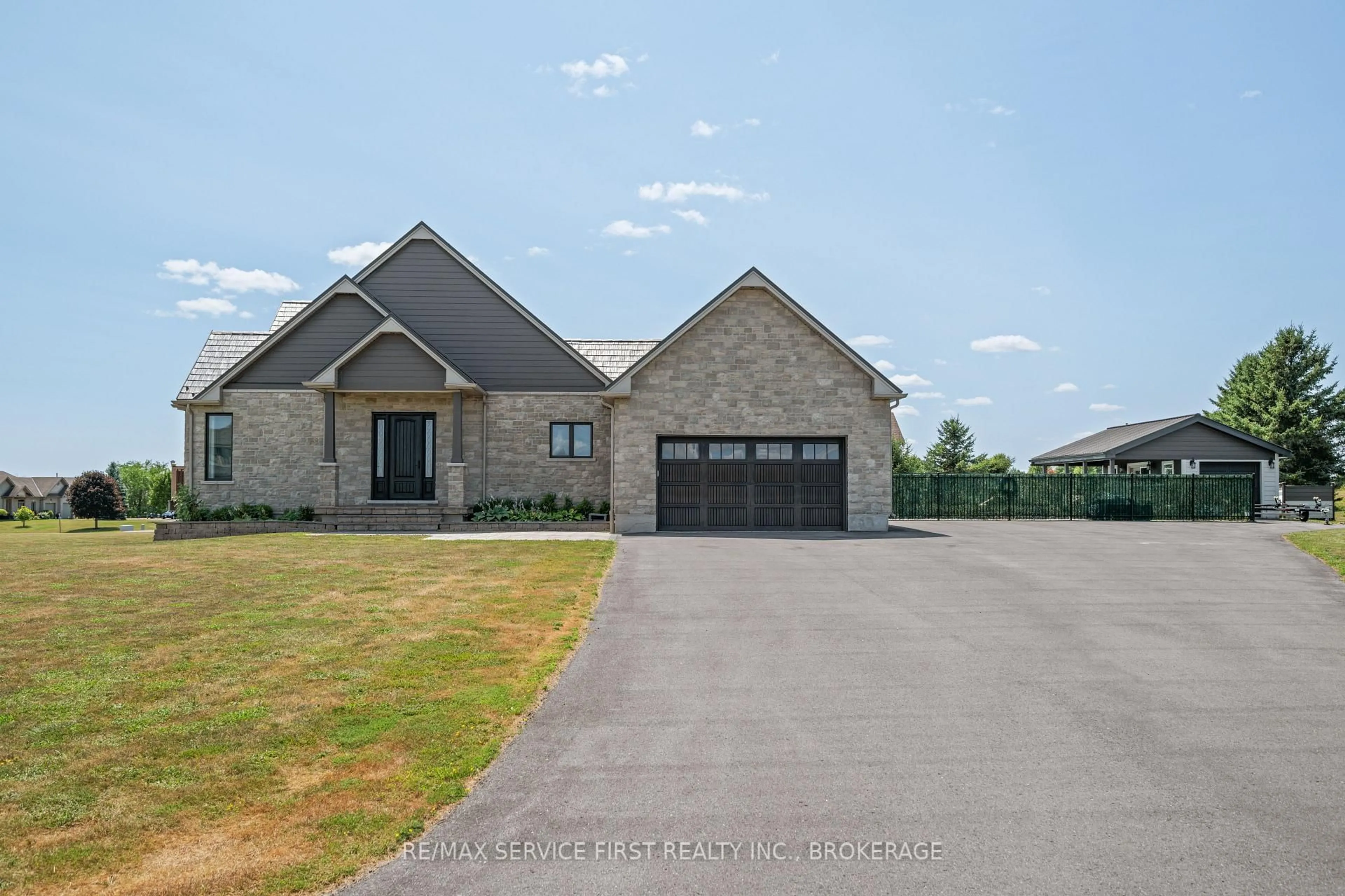 A pic from outside/outdoor area/front of a property/back of a property/a pic from drone, street for 103 Binnacle View Dr, Front of Leeds & Seeleys Bay Ontario K7G 2V5