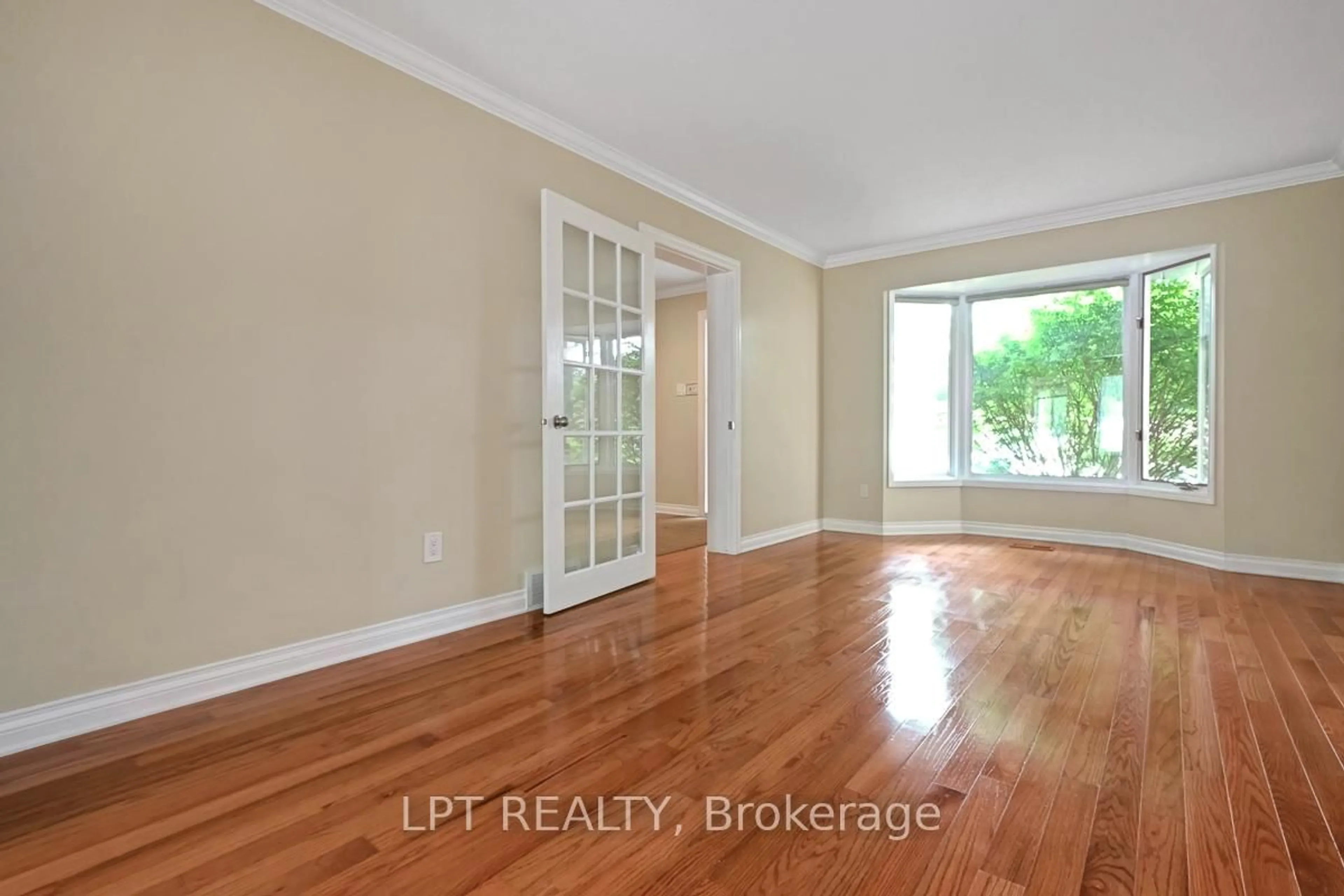 A pic of a room for 61 Shetland Way, Ottawa Ontario K2M 1S4