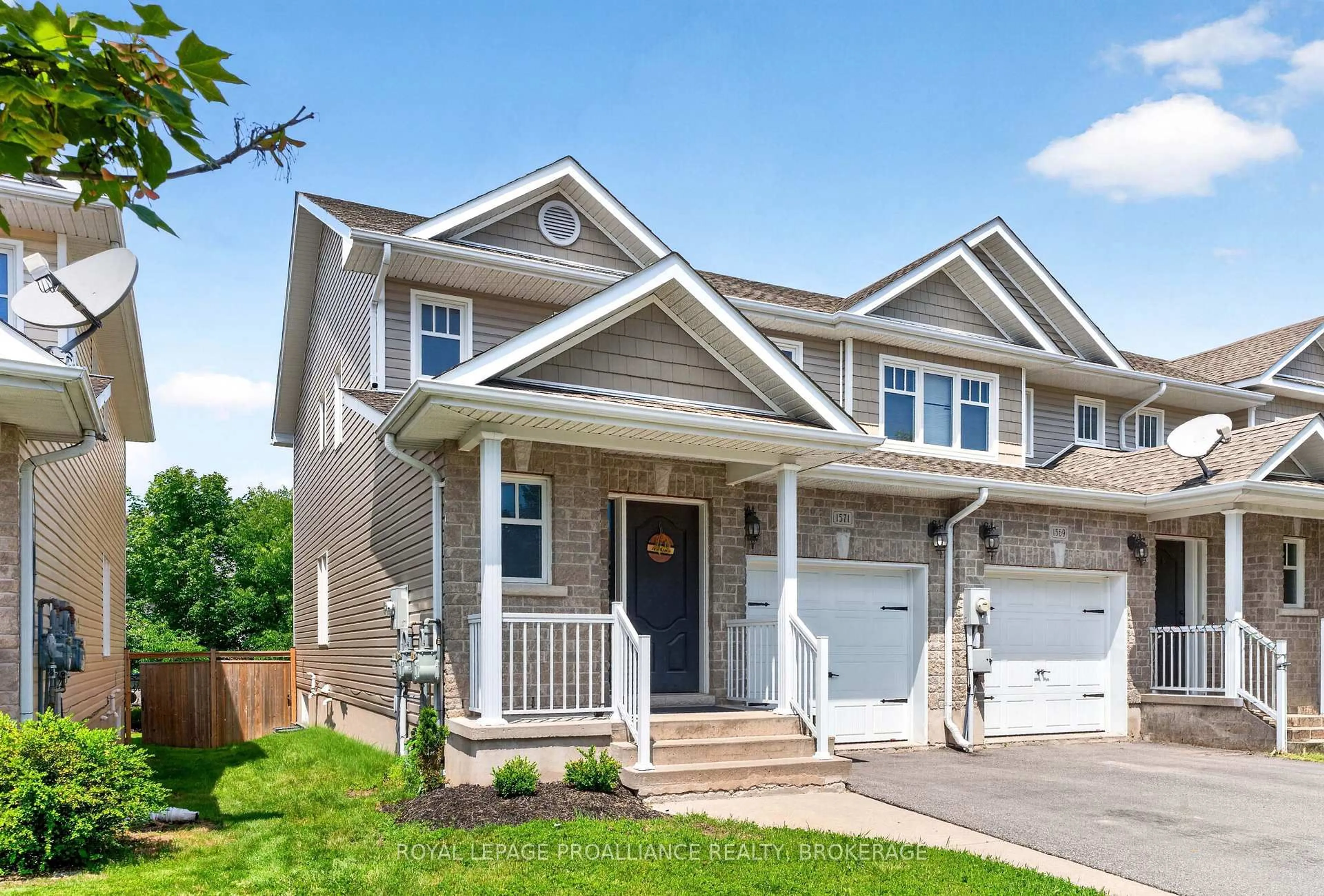 Home with vinyl exterior material, street for 1571 Crimson Cres, Kingston Ontario K7P 0J3
