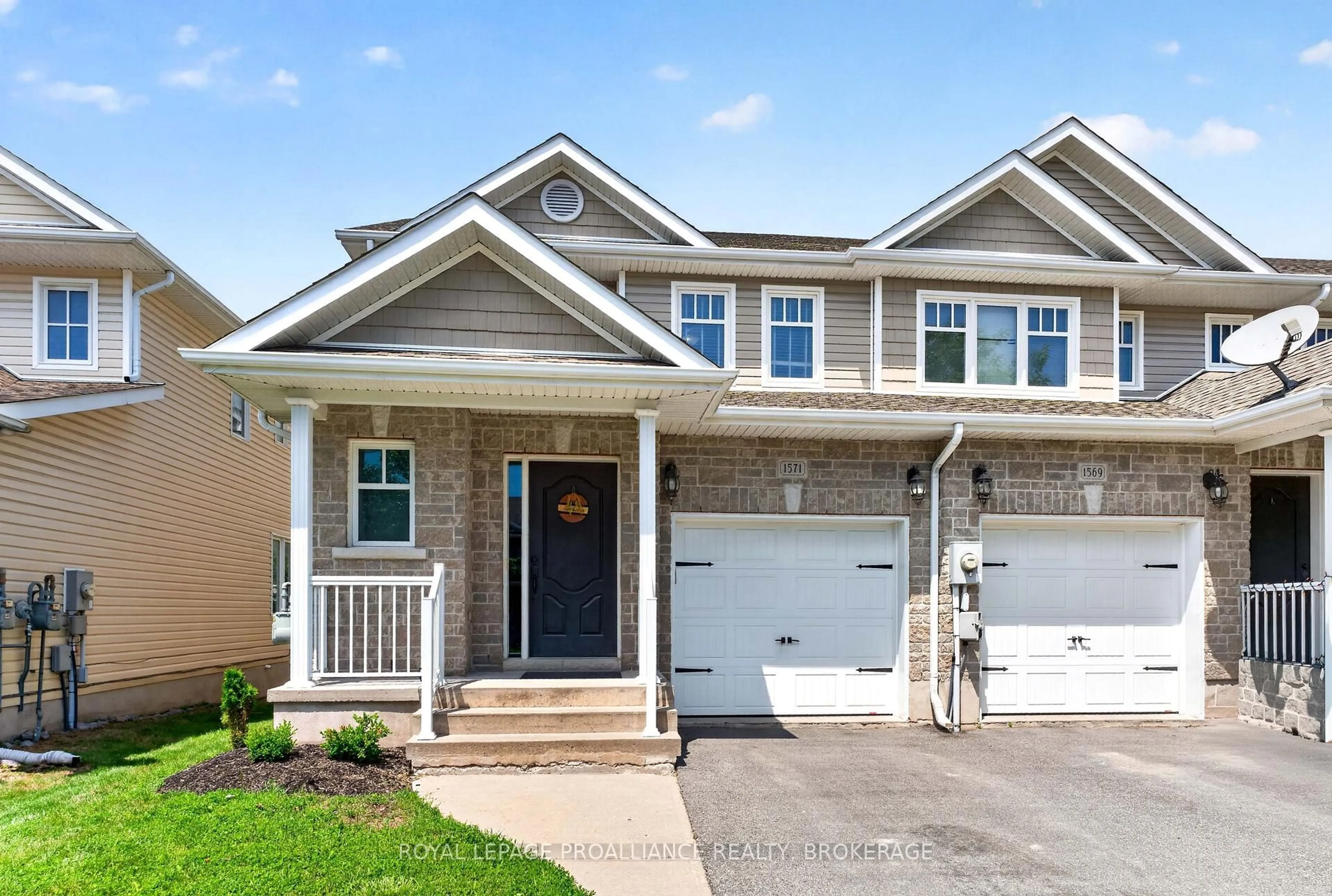 Home with vinyl exterior material, street for 1571 Crimson Cres, Kingston Ontario K7P 0J3