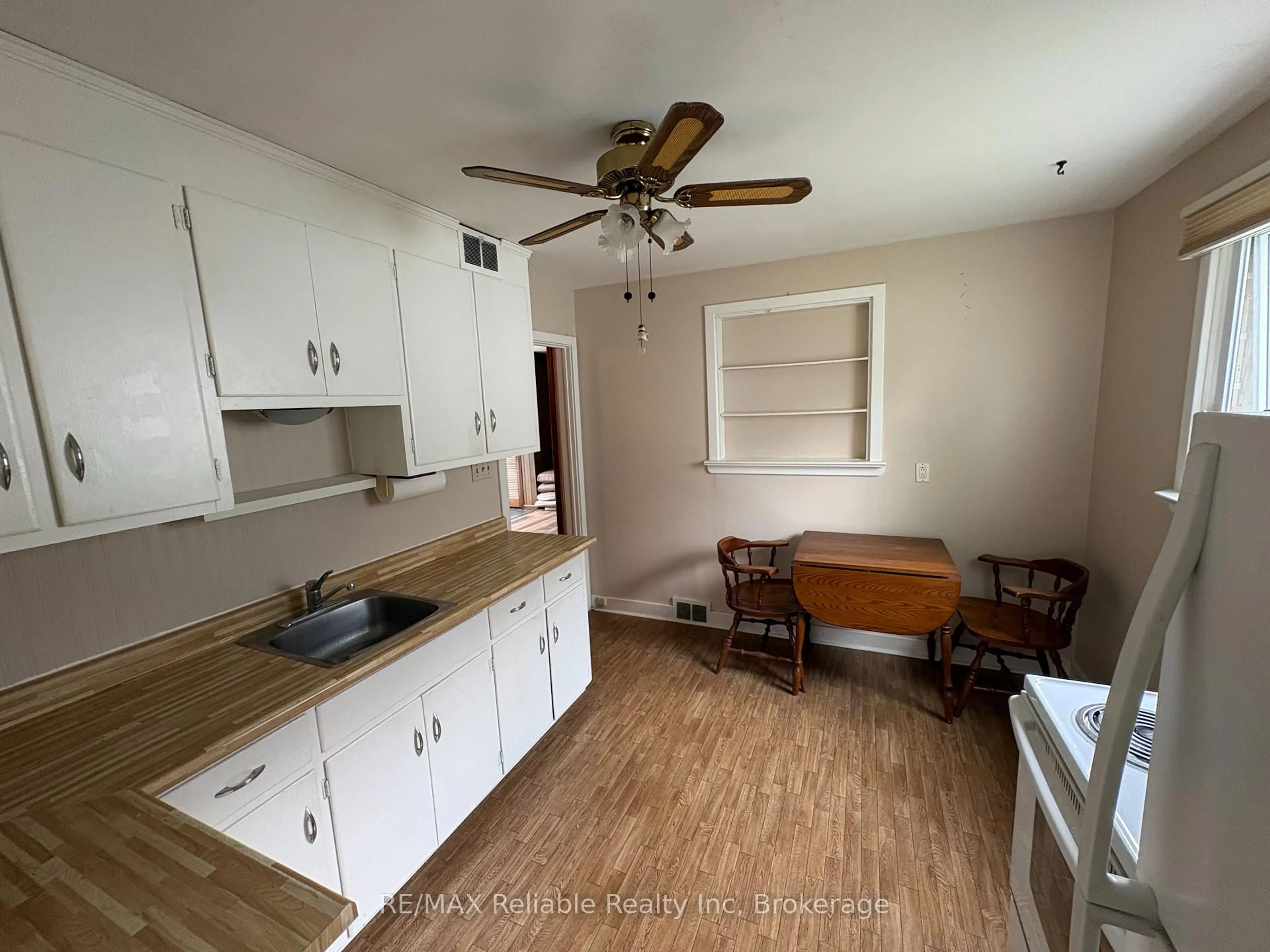 Standard kitchen, unknown for 137 Fulton St, Central Huron Ontario N0M 1L0