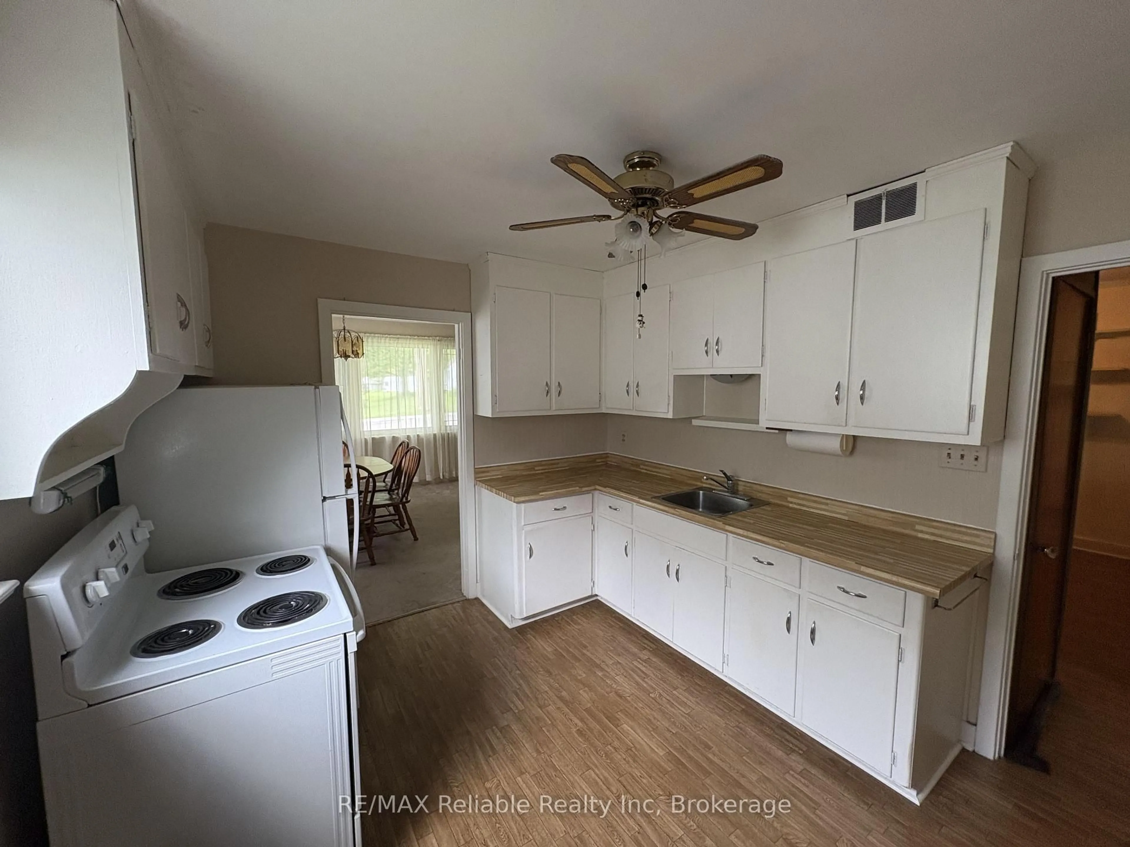 Standard kitchen, unknown for 137 Fulton St, Central Huron Ontario N0M 1L0