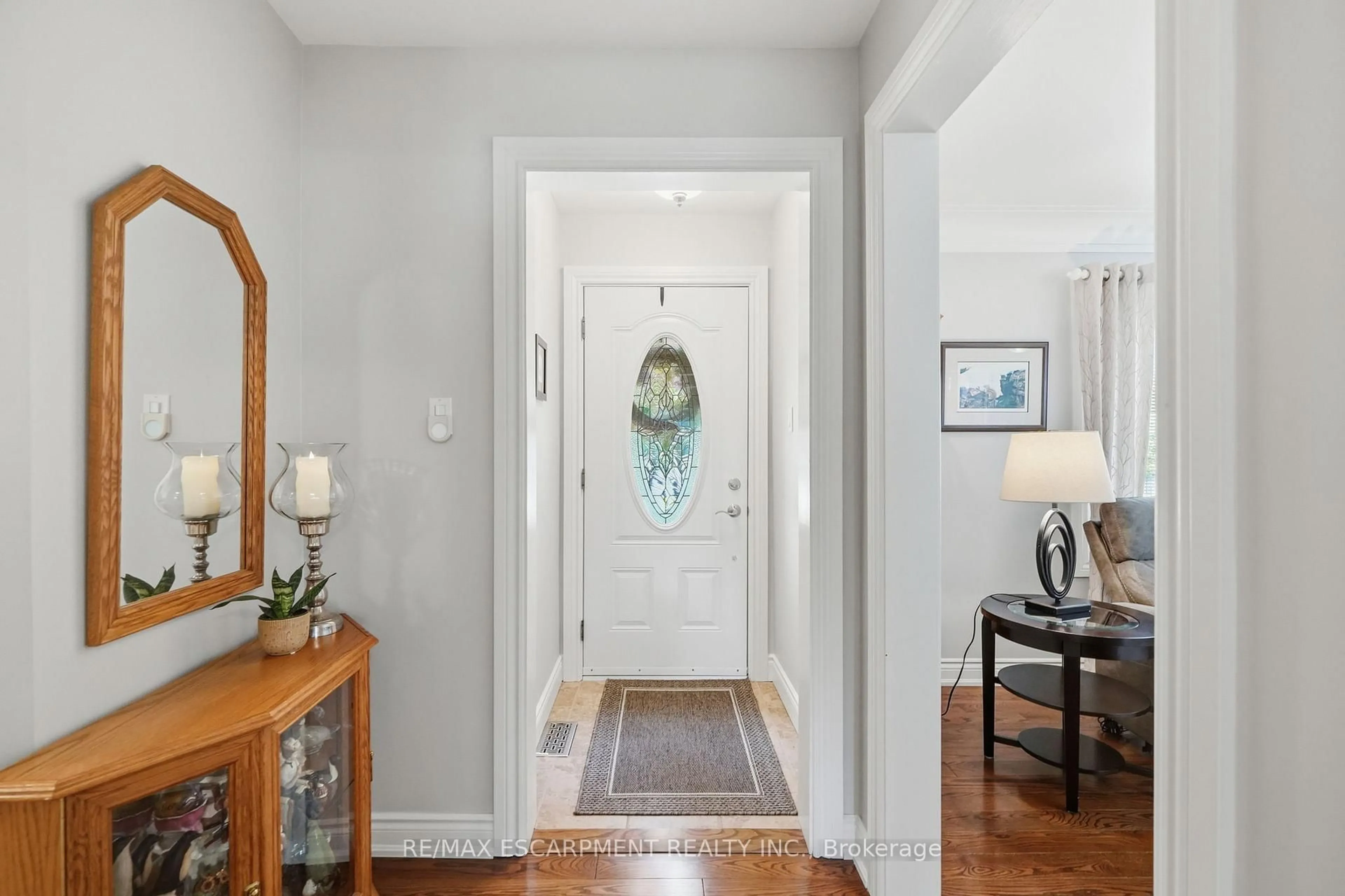 Indoor entryway for 101 Victoria St, Hamilton Ontario L9H 2C1