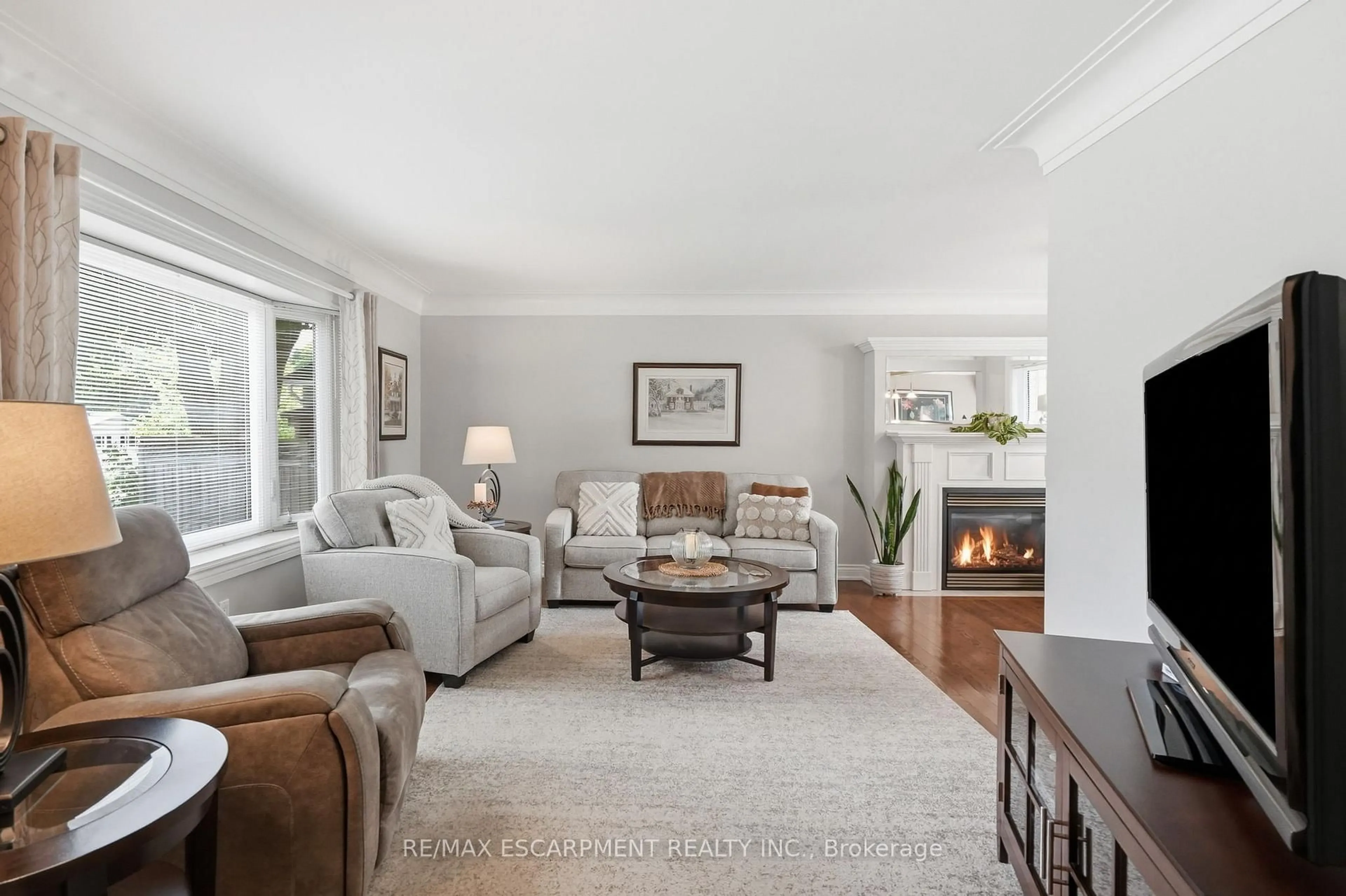 Living room with furniture, unknown for 101 Victoria St, Hamilton Ontario L9H 2C1