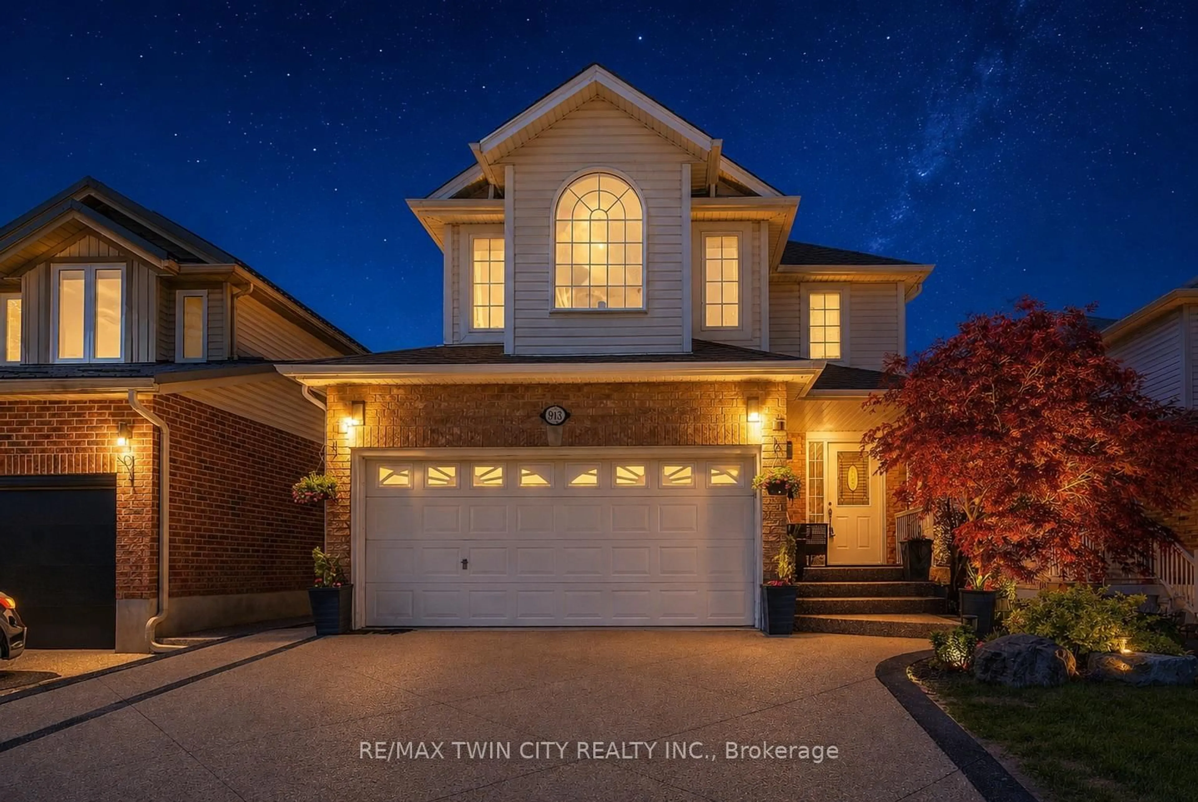 Home with brick exterior material, street for 913 COPPER LEAF Cres, Kitchener Ontario N2E 3W1
