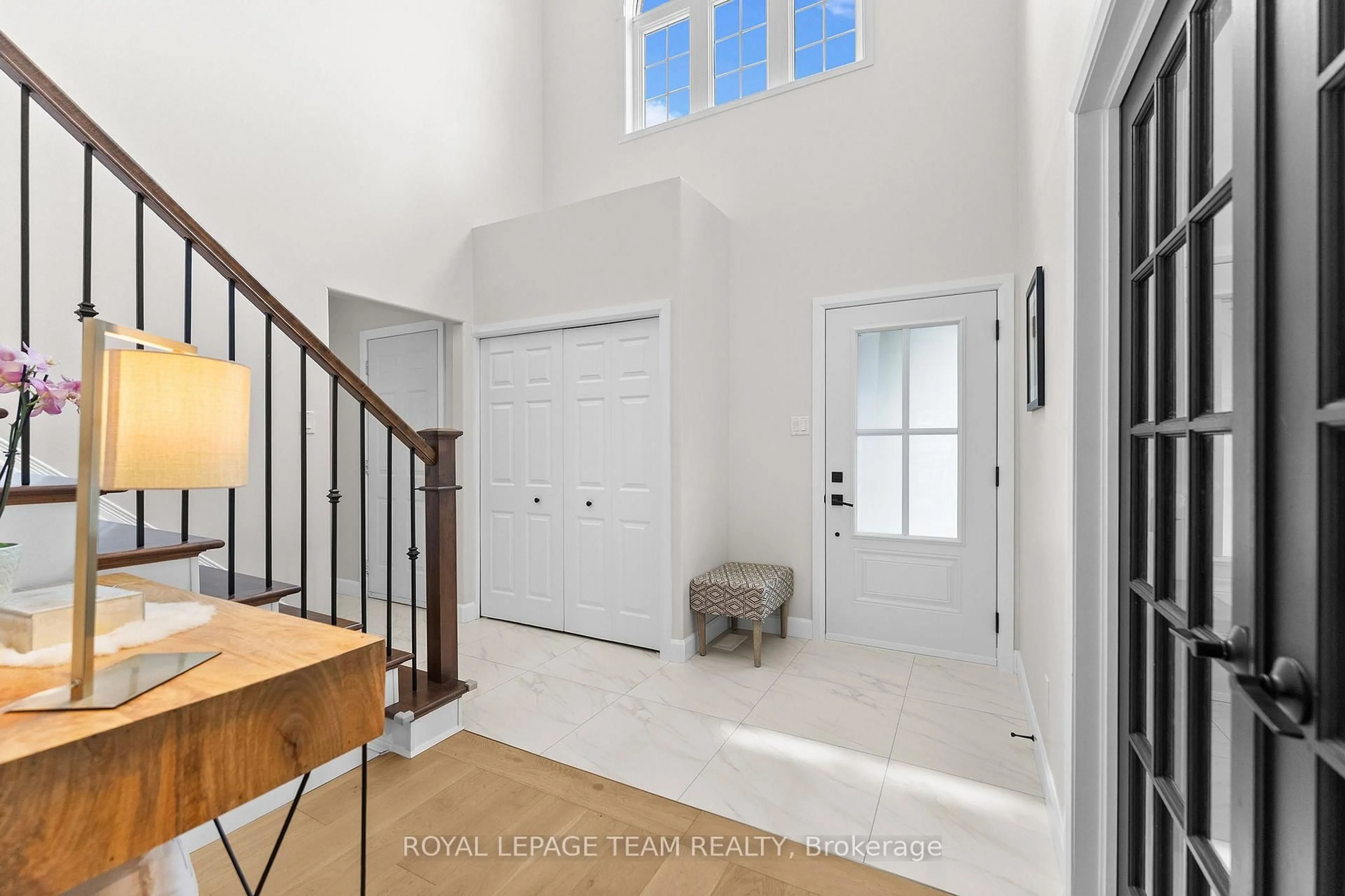 Indoor entryway for 14 Newcastle Ave, Ottawa Ontario K2K 3B4