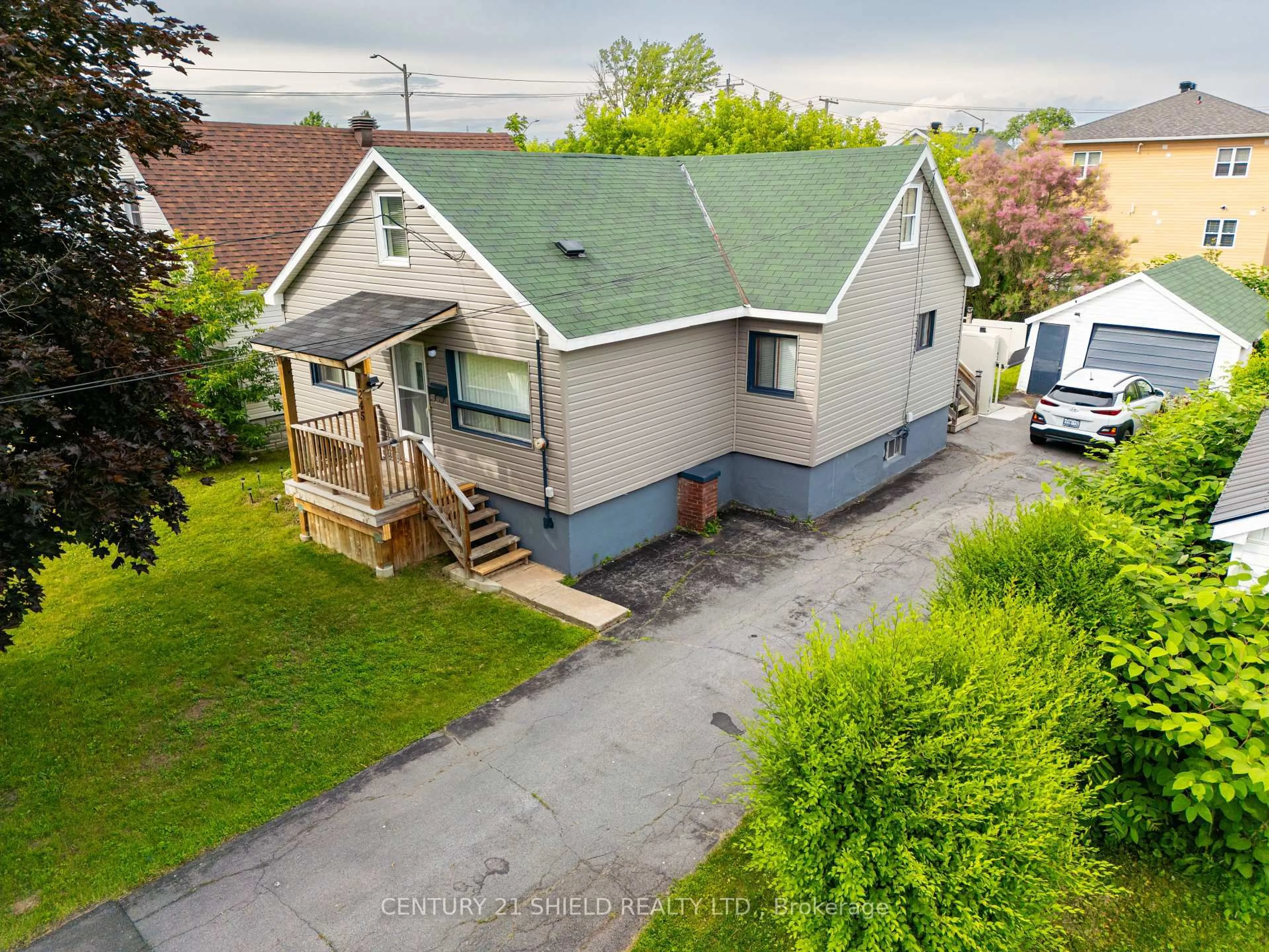 A pic from outside/outdoor area/front of a property/back of a property/a pic from drone, street for 1245 Notre Dame St, Cornwall Ontario K6J 4Y7