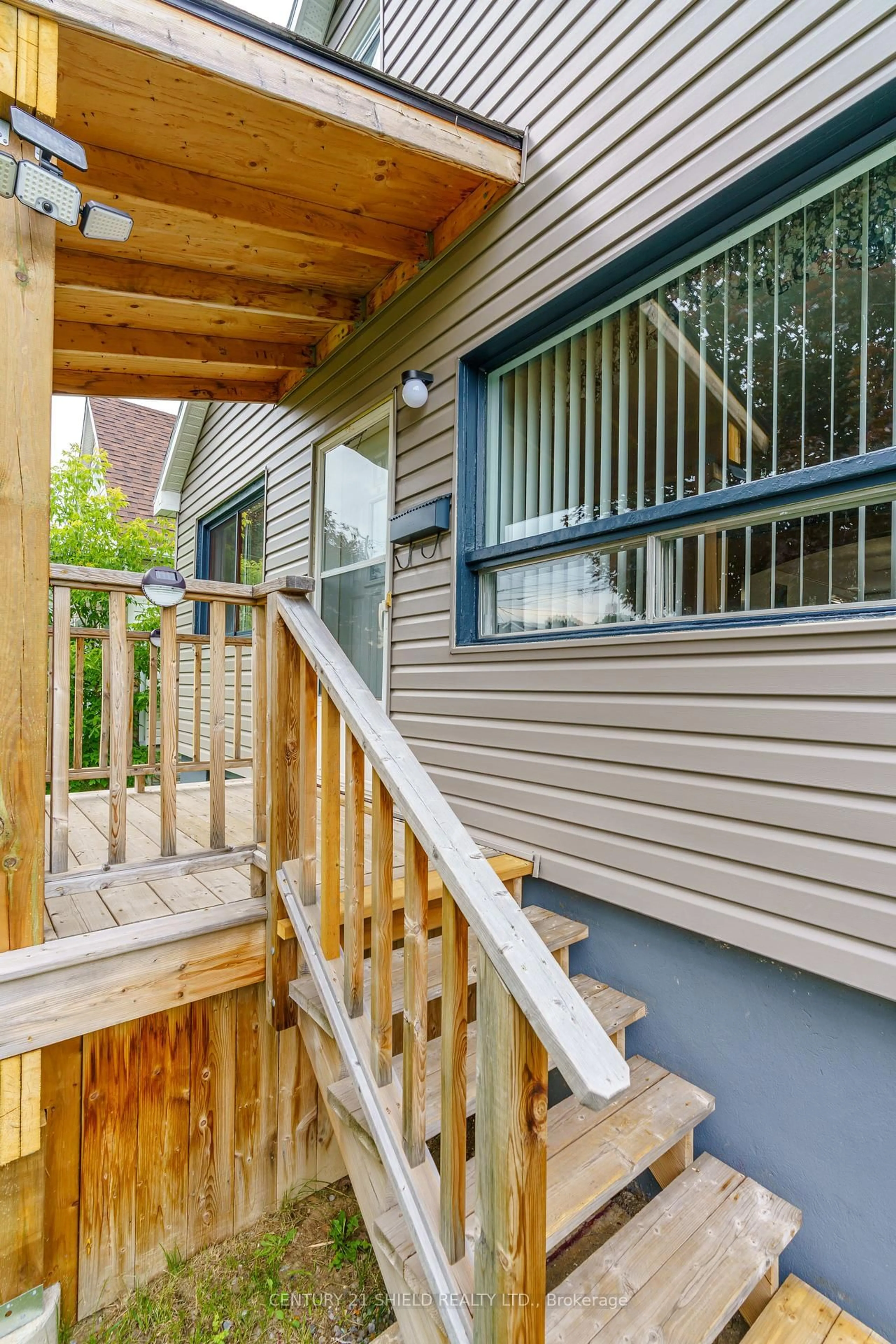Home with vinyl exterior material, street for 1245 Notre Dame St, Cornwall Ontario K6J 4Y7