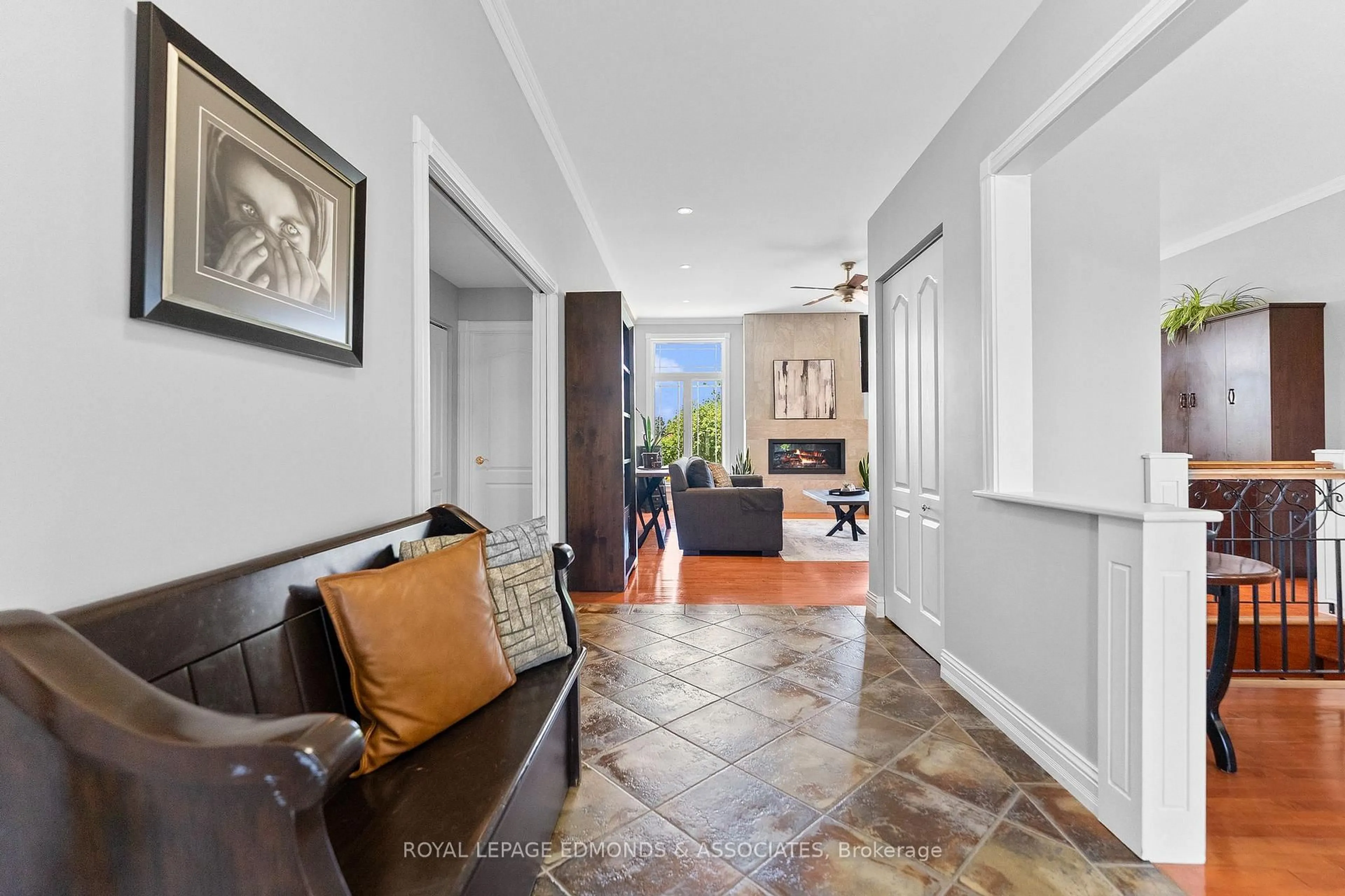 Indoor entryway for 162 Pleasant View Dr, Pembroke Ontario K8B 1B8