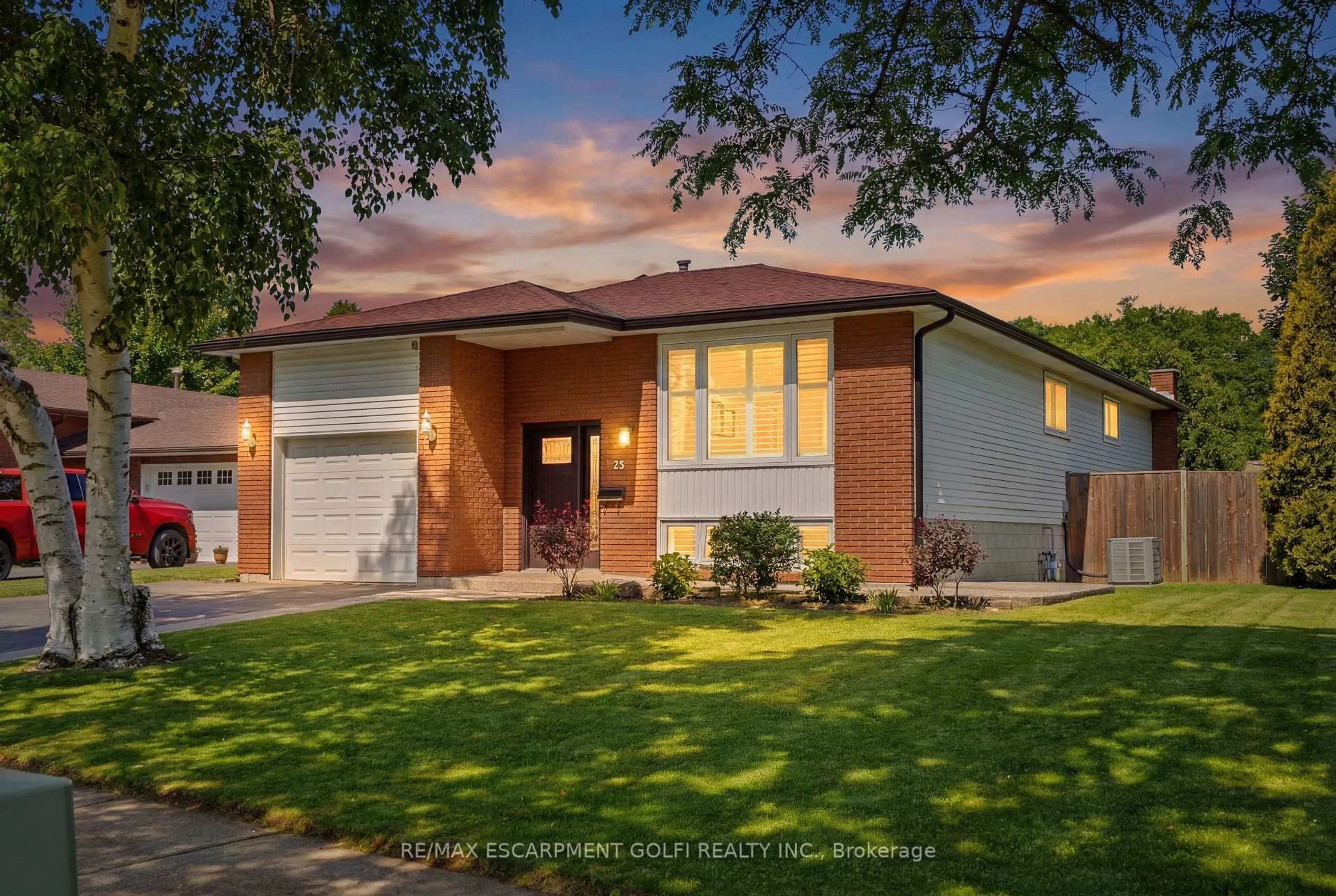 Home with brick exterior material, street for 33 Debora Dr, Grimsby Ontario L3M 4J1