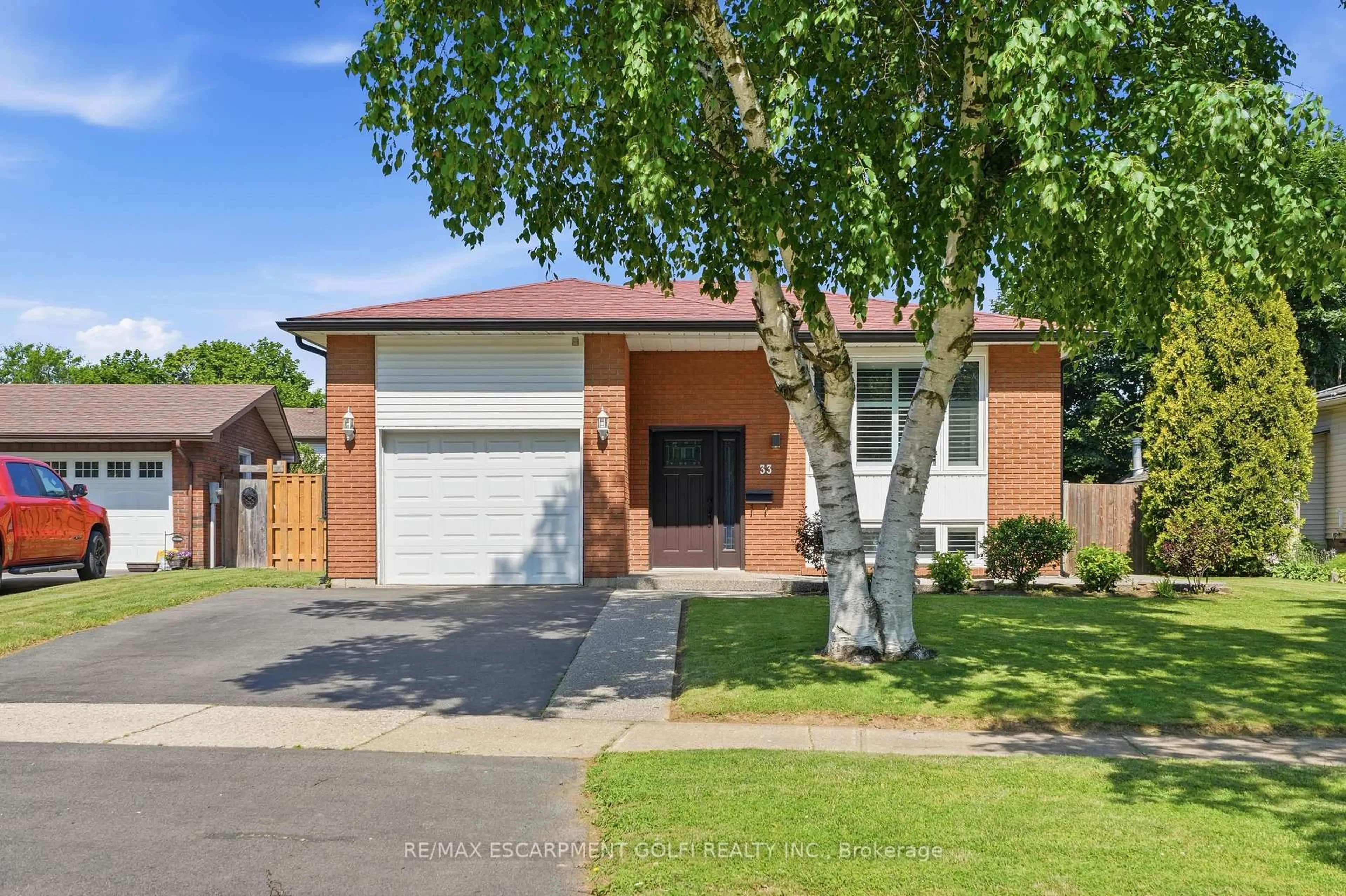 Home with brick exterior material, street for 33 Debora Dr, Grimsby Ontario L3M 4J1