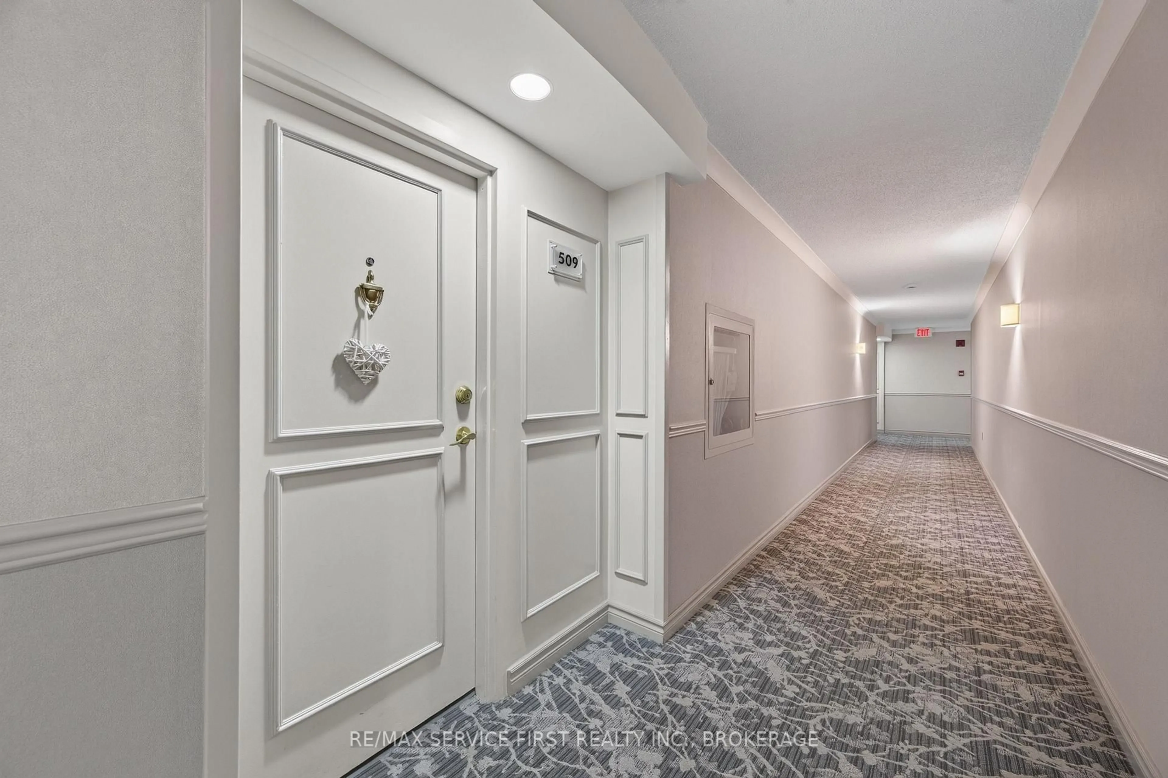 Indoor foyer for 165 Ontario St #509, Kingston Ontario K7L 2Y6