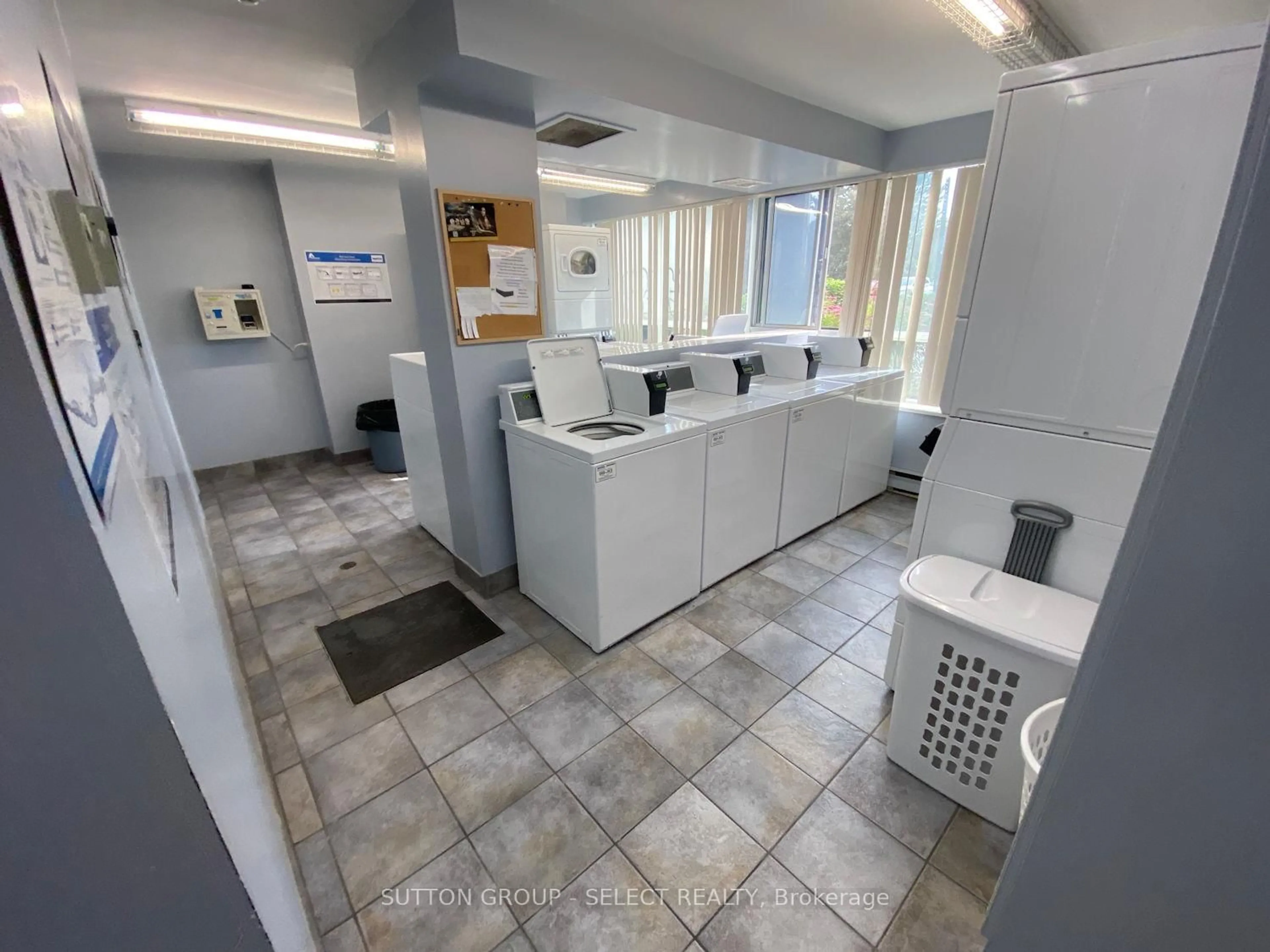 Kitchen with laundary machines, ceramic/tile floor for 600 Grenfell Dr #810, London North Ontario N5X 2R8