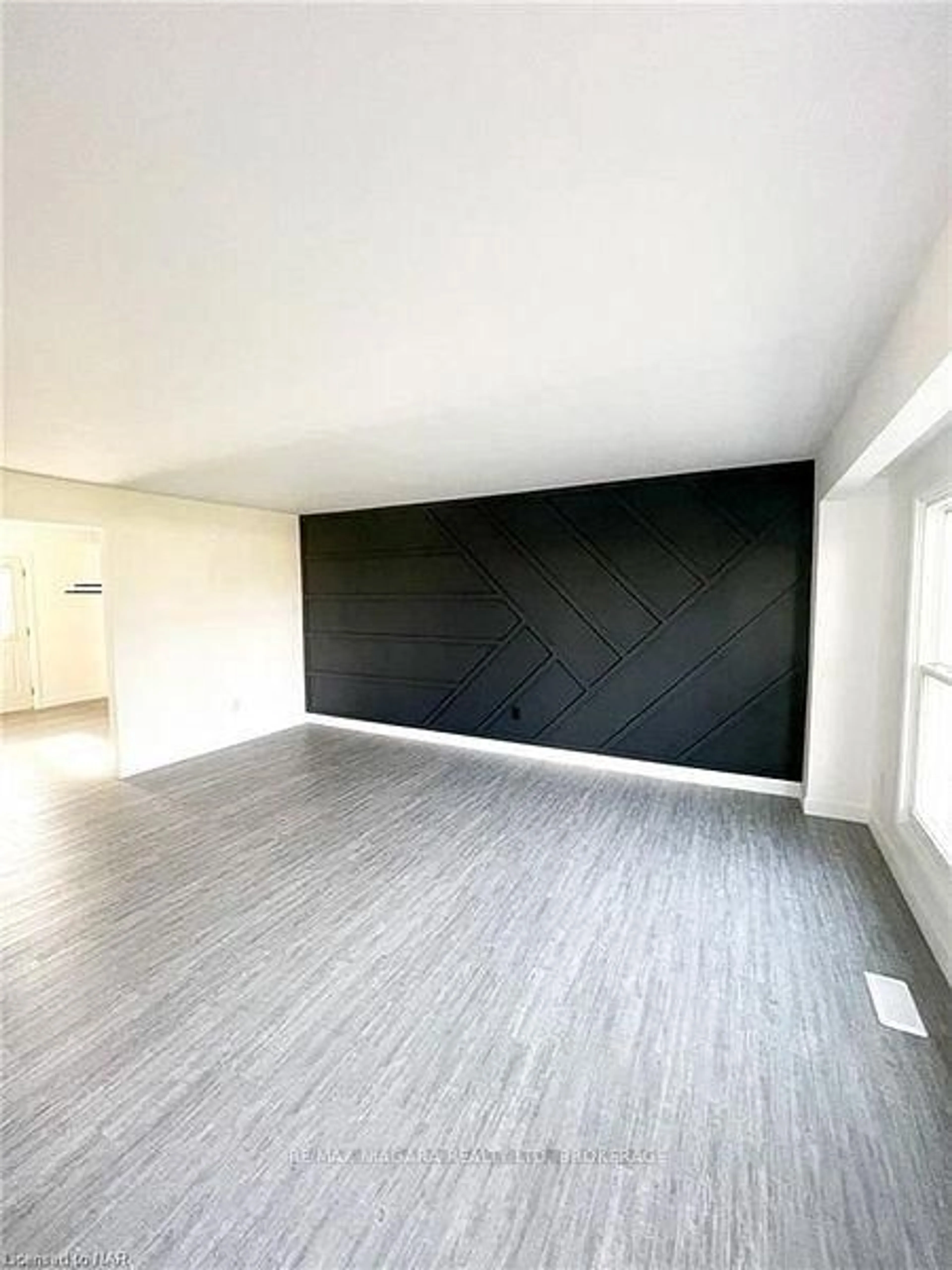 A pic of a room for 69 Hagey Ave #2, Fort Erie Ontario L2A 1W5