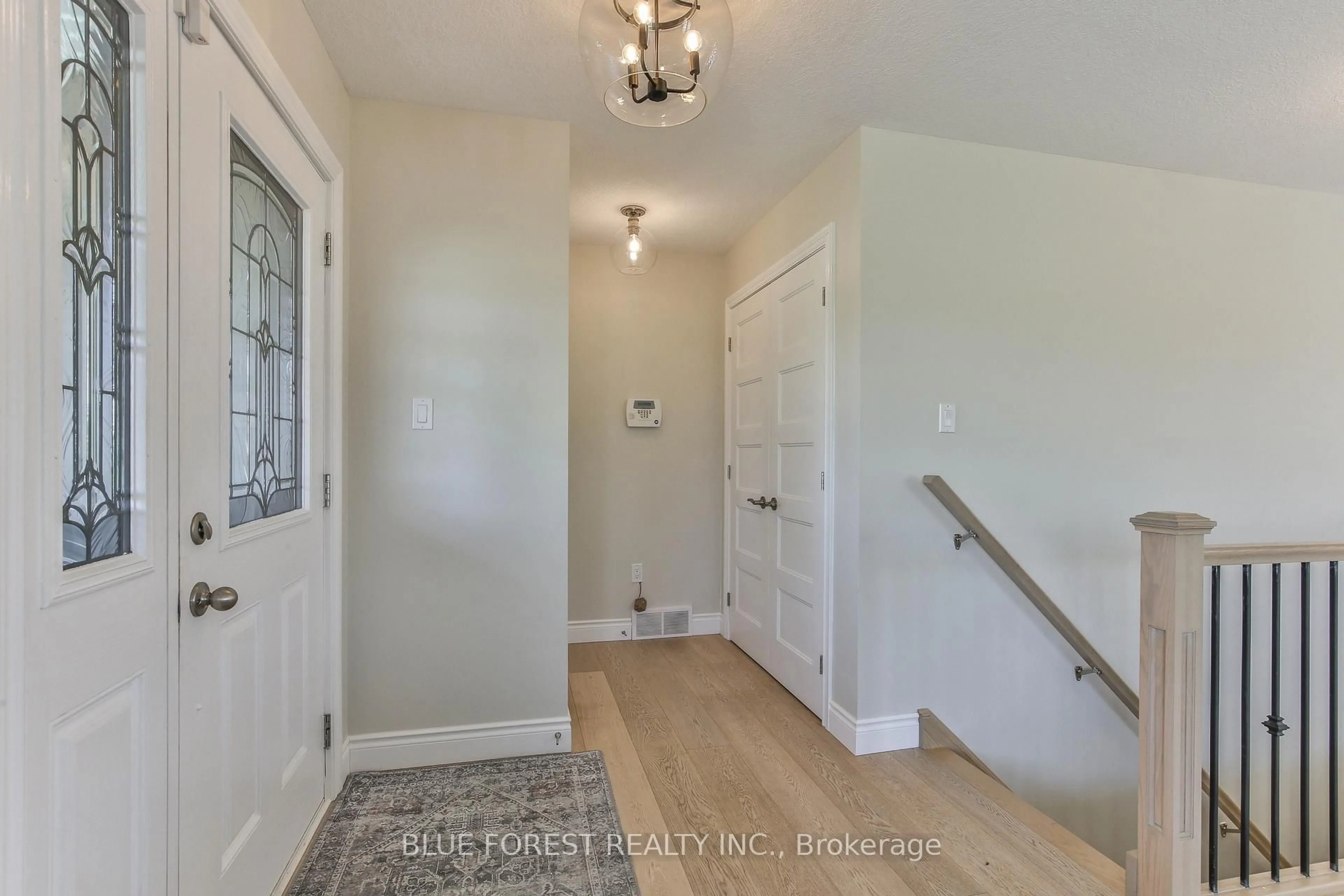 Indoor entryway for 16 Brooker Tr, Thames Centre Ontario N0M 2P0