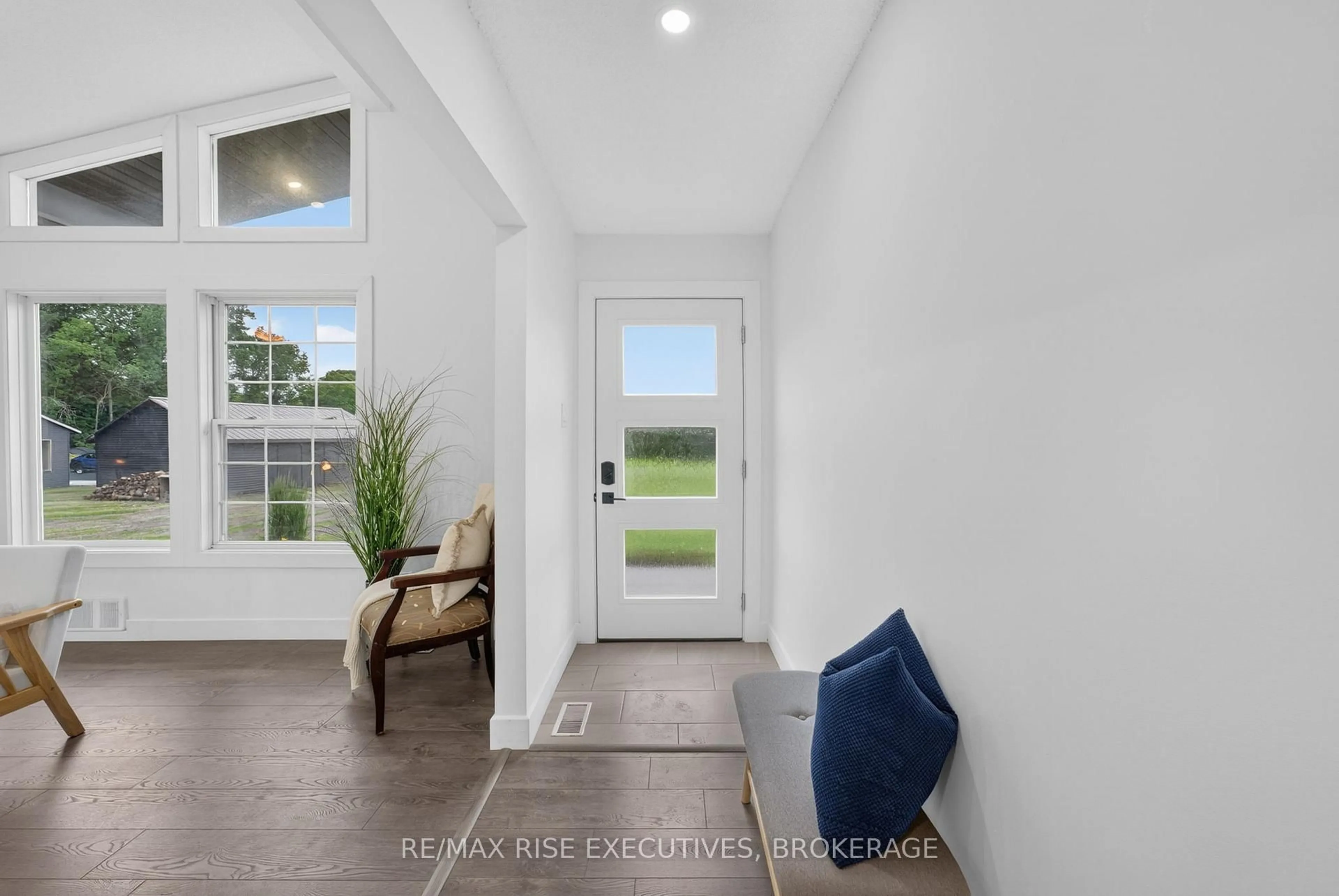 Indoor entryway for 252 Hambly Rd, Napanee Ontario K7R 3K8