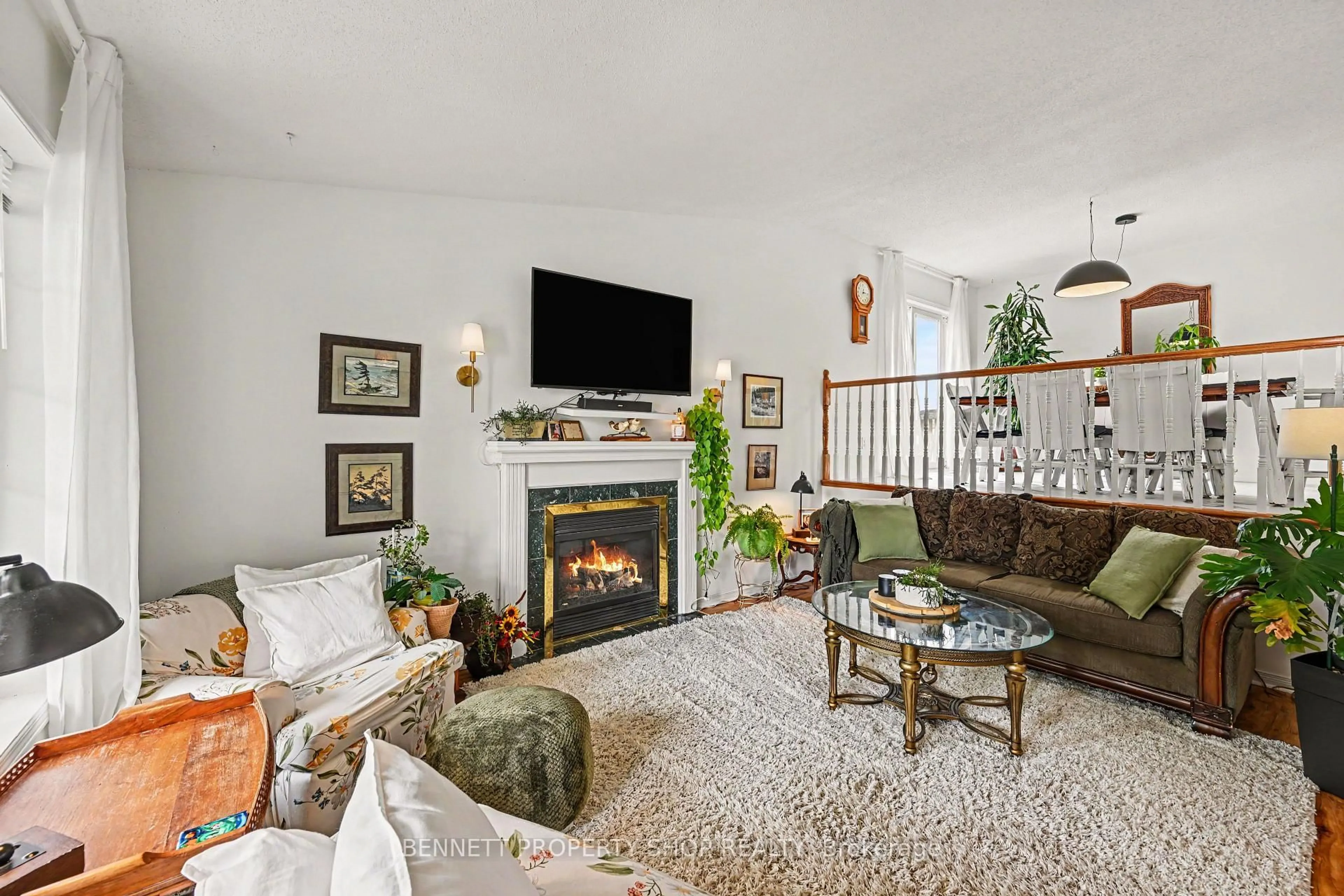 Living room with furniture, unknown for 9 Huyck Dr, Arnprior Ontario K7S 3W7