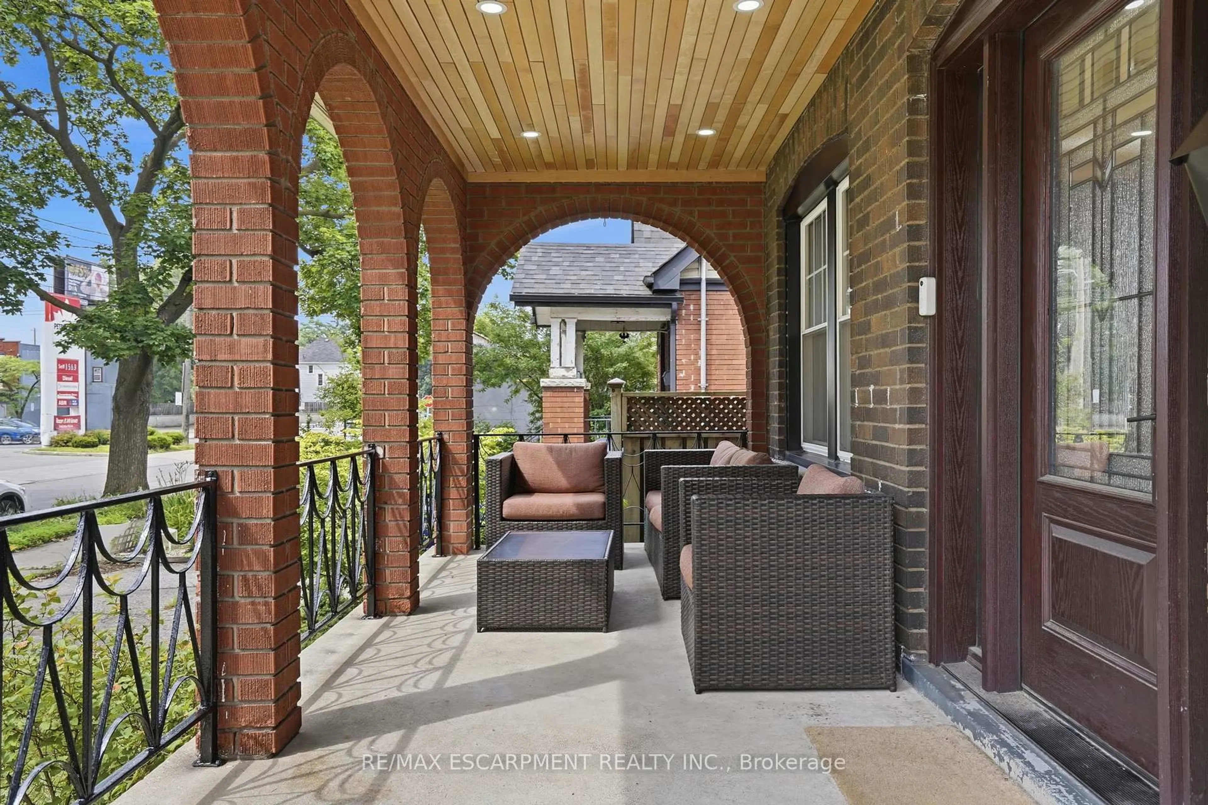 Patio, street for 17 Tuxedo Ave, Hamilton Ontario L8K 2R7