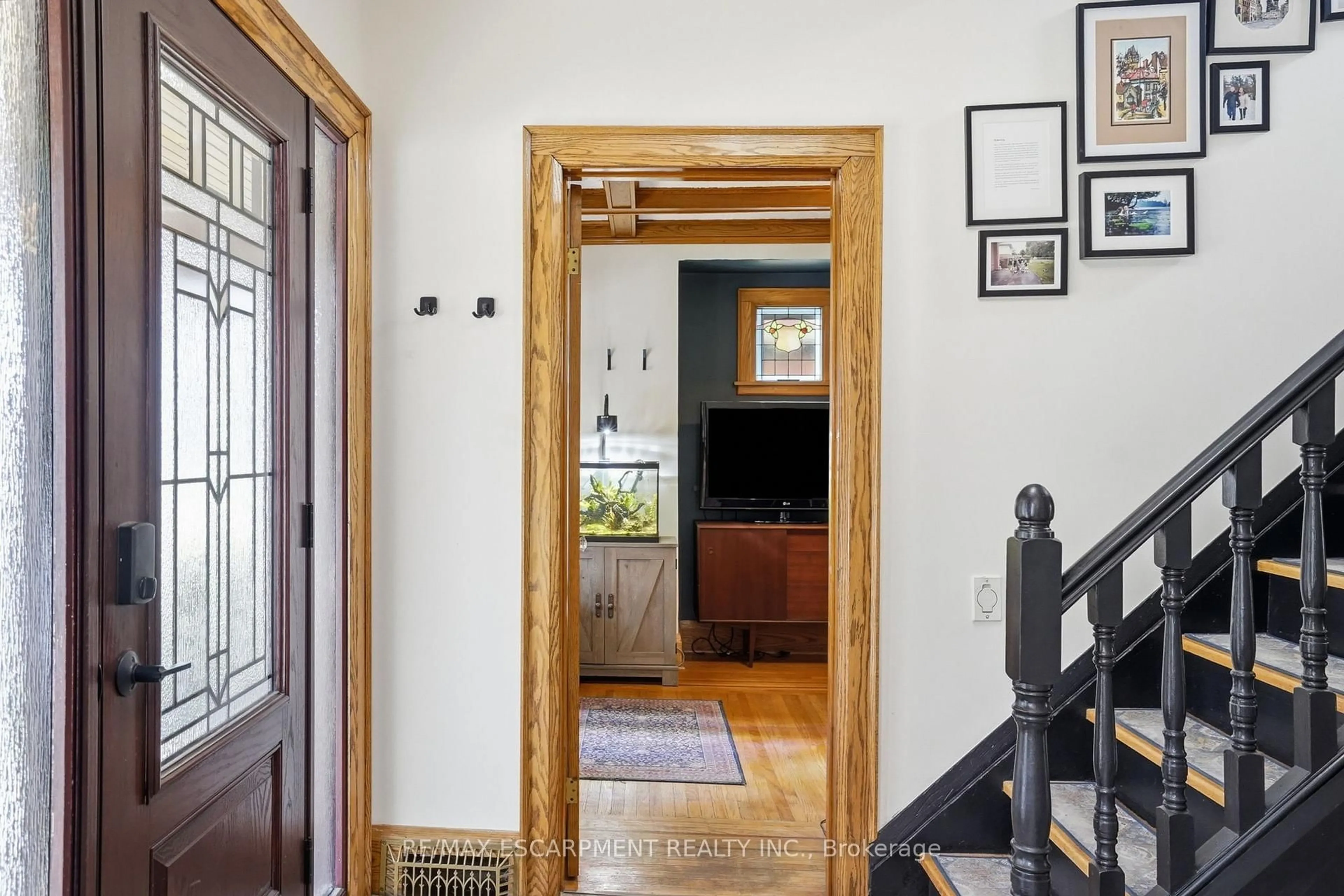 Indoor entryway for 17 Tuxedo Ave, Hamilton Ontario L8K 2R7