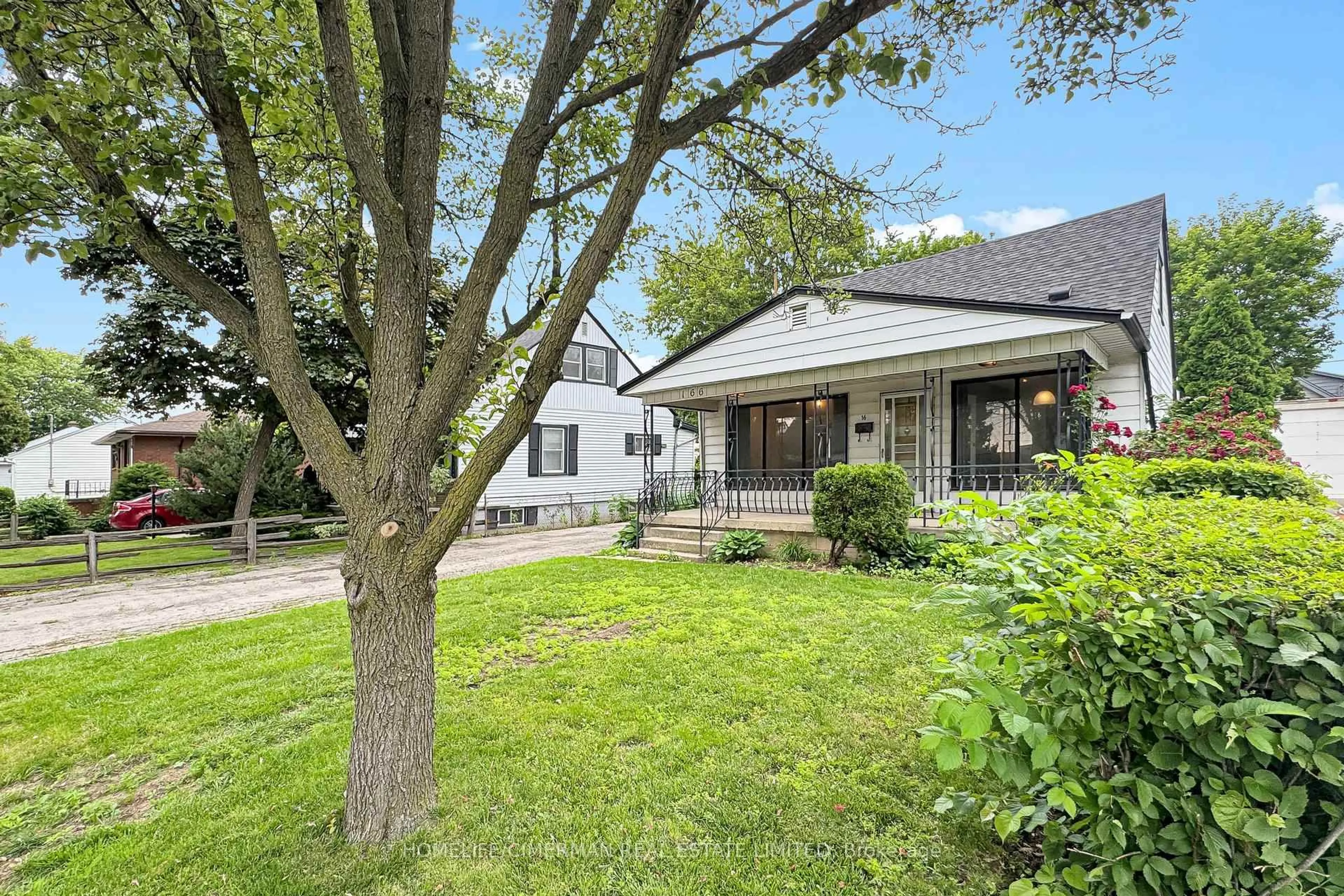 Patio, street for 166 Normanhurst Ave, Hamilton Ontario L6H 5M8