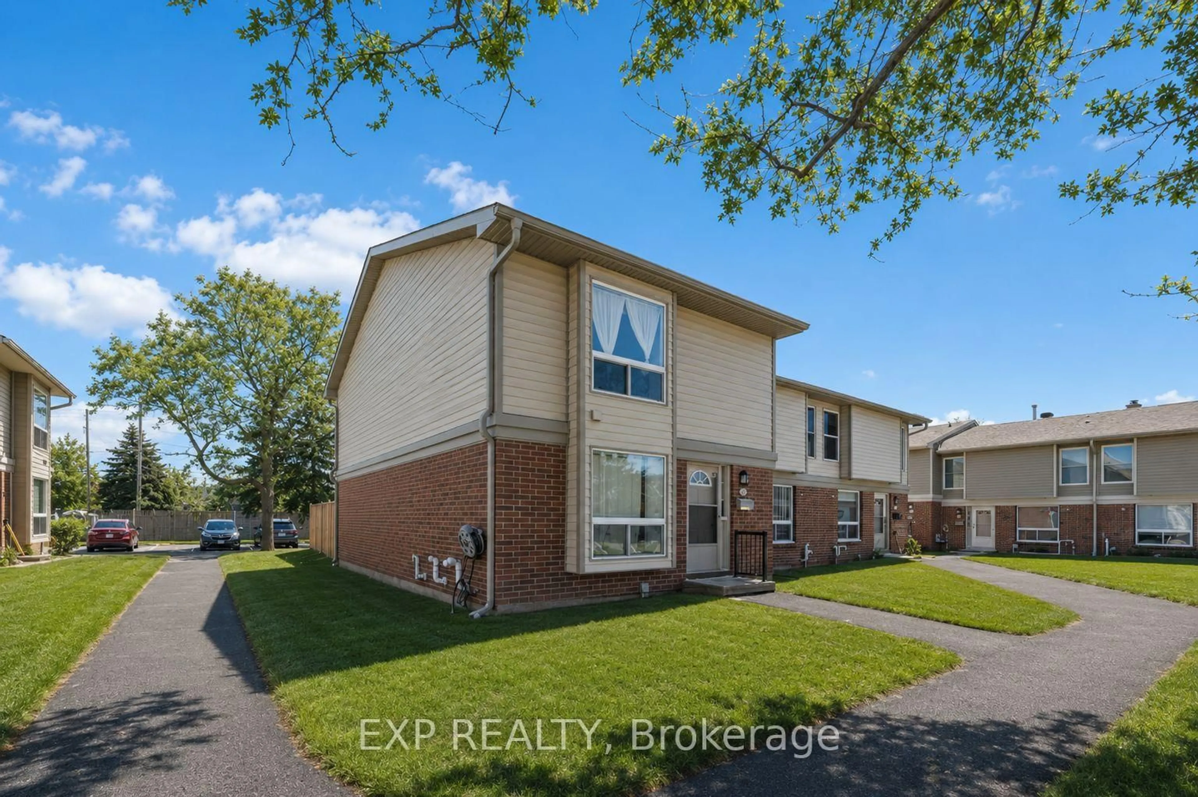 A pic from outside/outdoor area/front of a property/back of a property/a pic from drone, street for 820 CAHILL Dr #38, Ottawa Ontario K1V 9K4