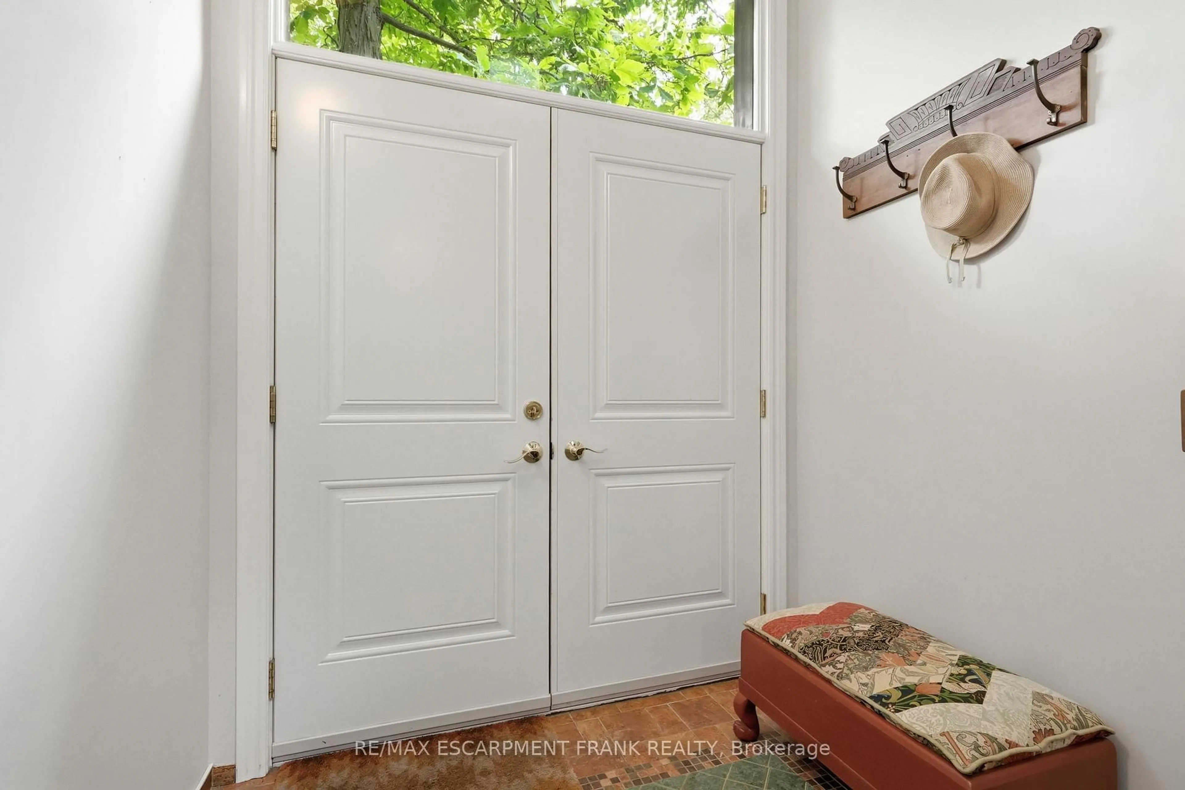 Indoor entryway for 9964 CONCESSION 1 Rd, West Lincoln Ontario L0R 1E0