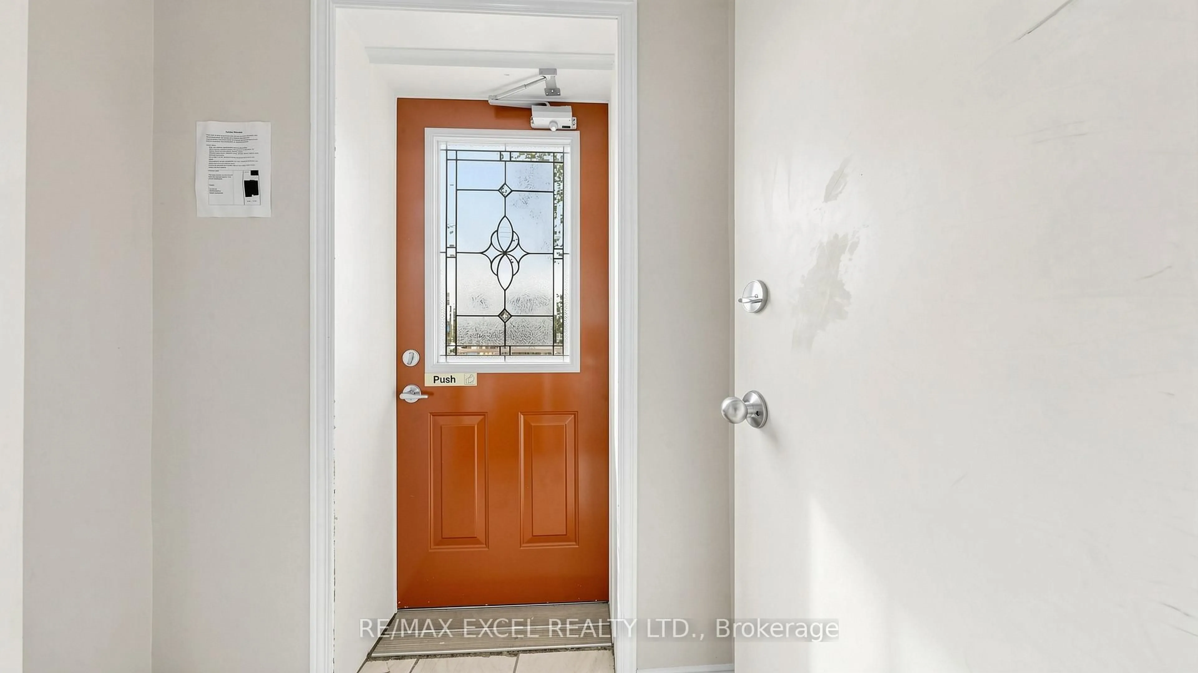 Indoor entryway for 259 Victoria Ave, Hamilton Ontario L8L 5G3