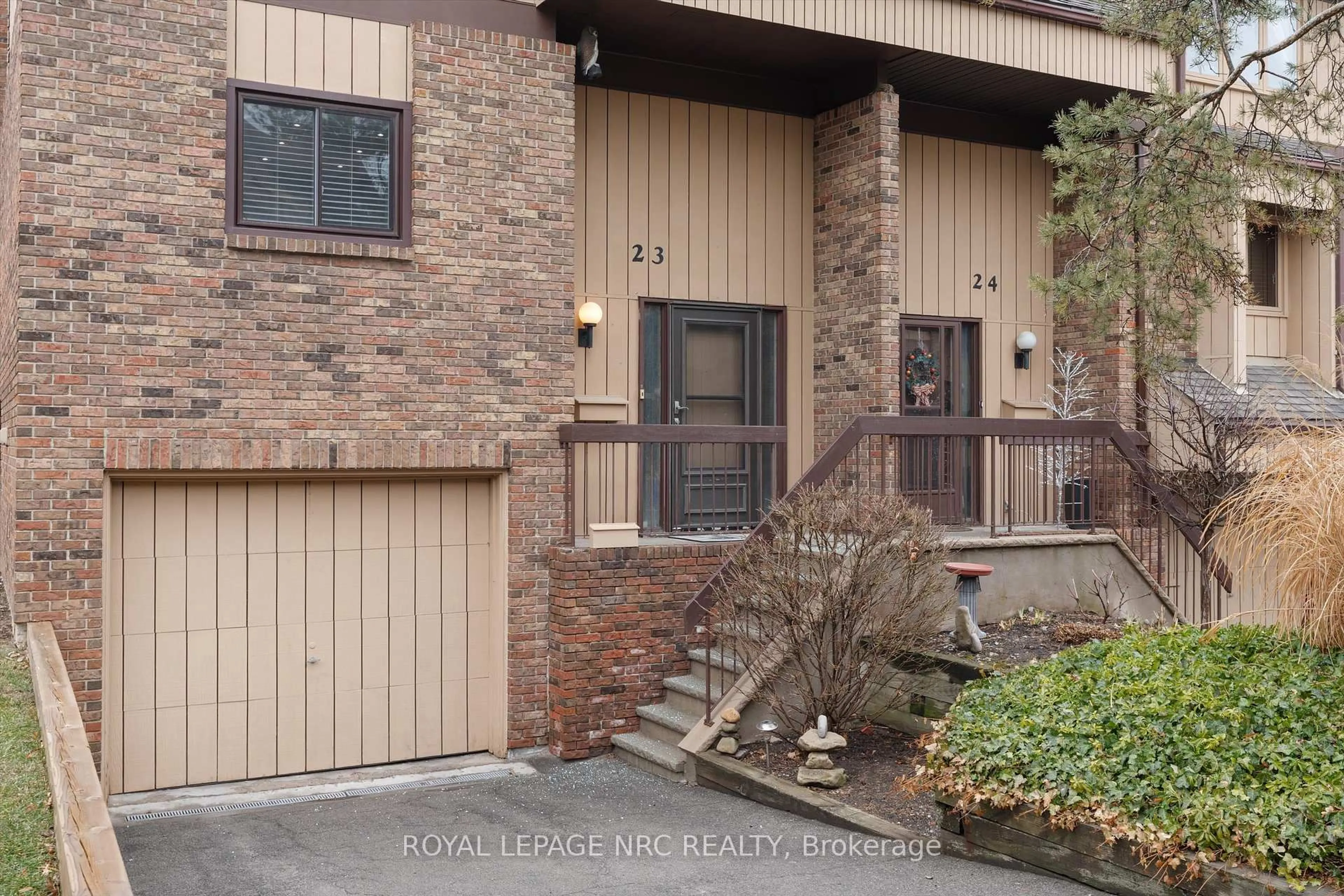 Home with brick exterior material, street for 178 SCOTT St #23, St. Catharines Ontario L2N 6Y5