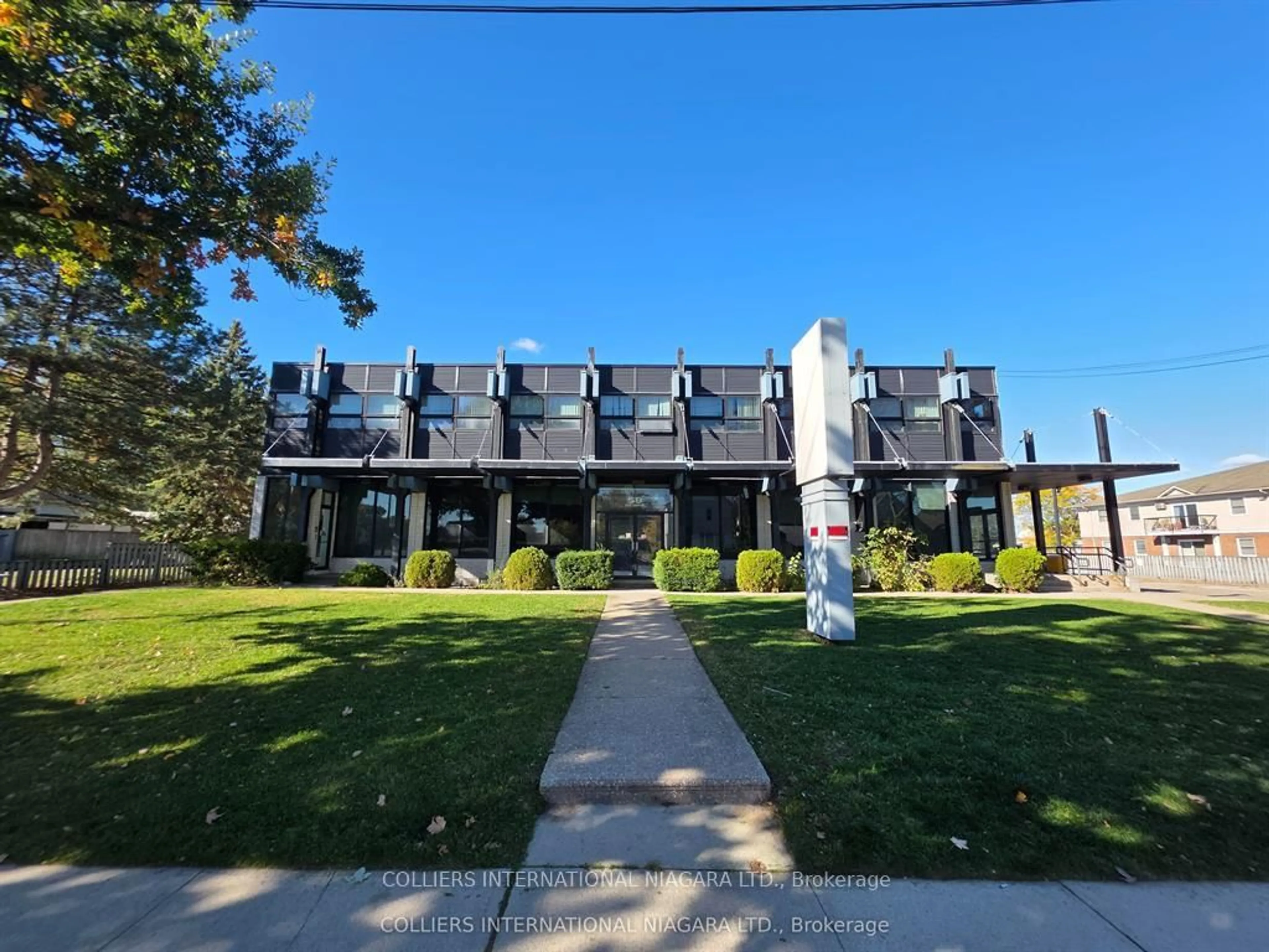 Patio, building for 59 Empire St, Welland Ontario L3B 2L3