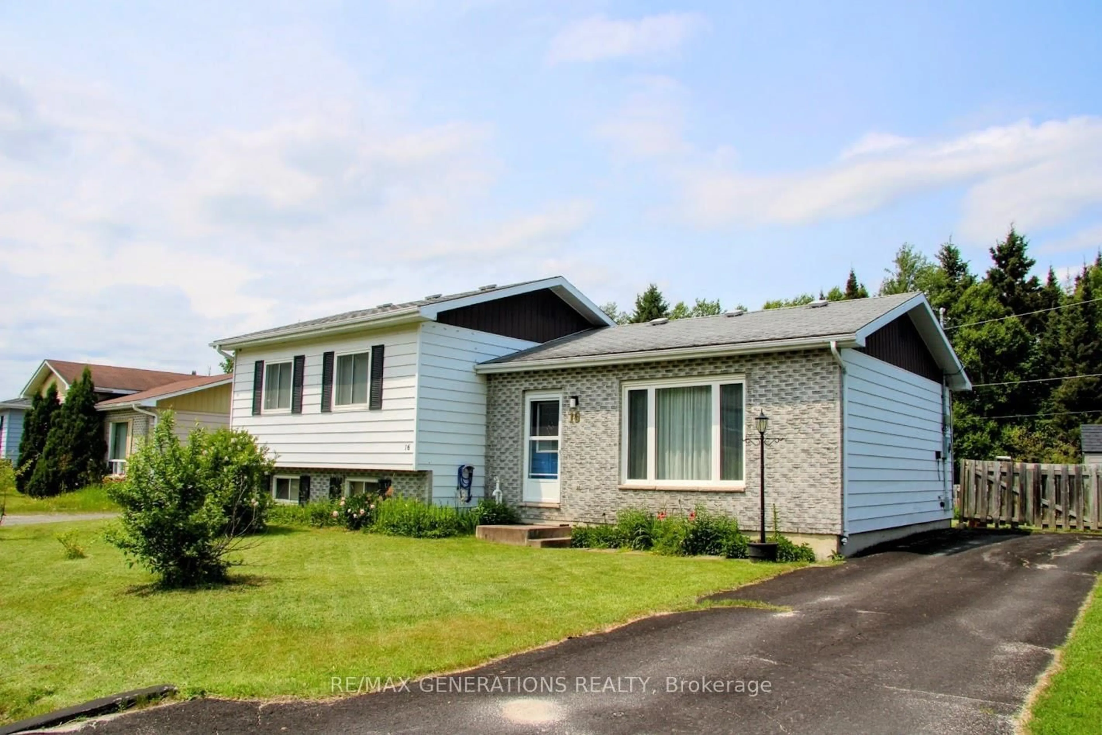 Home with vinyl exterior material, street for 16 Matachewan Rd, Manitouwadge Ontario P0T 2C0