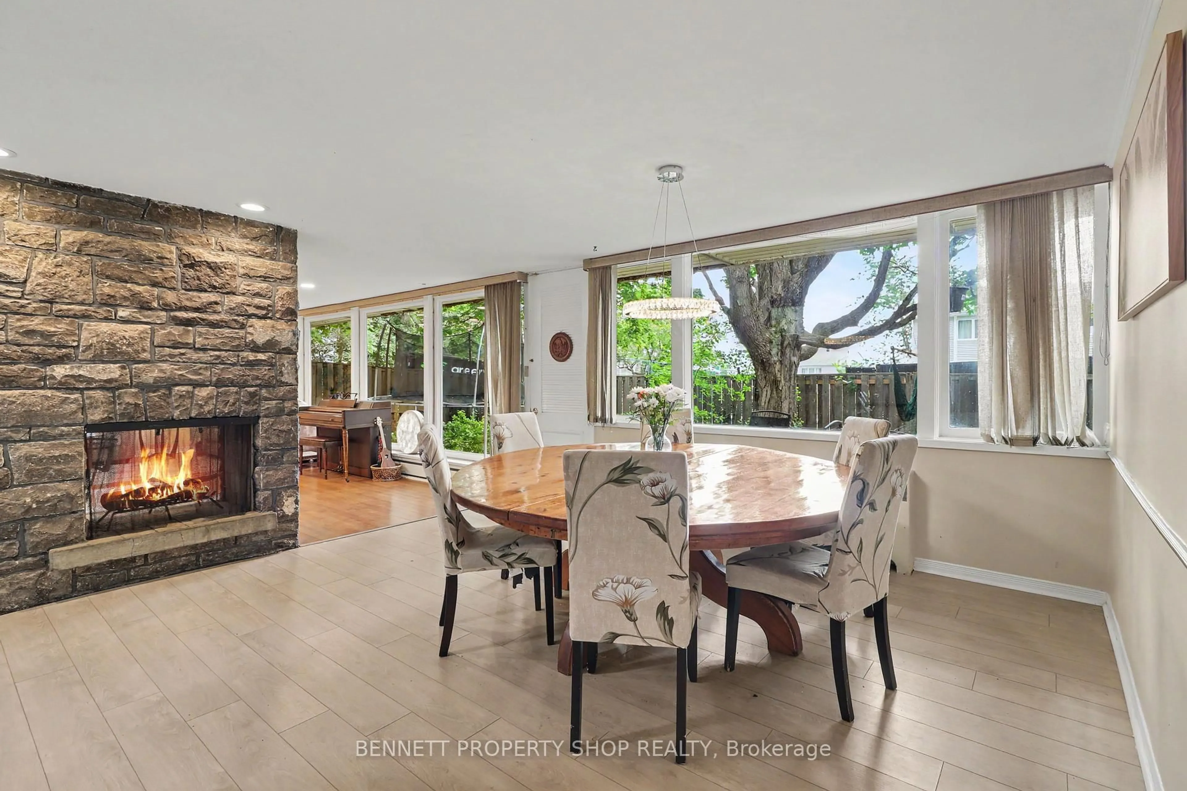 Dining room, ceramic/tile floor for 1770 Montreal Rd, Ottawa Ontario K1J 6N3