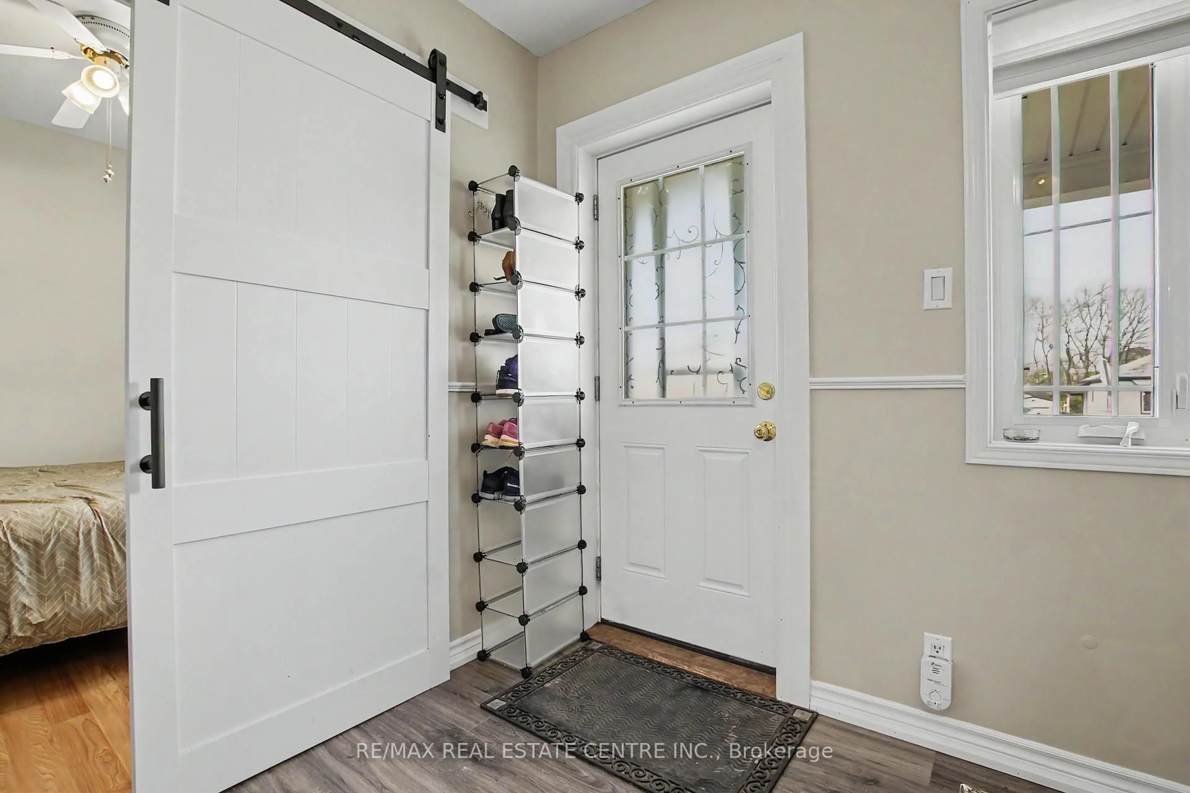 Indoor entryway for 123 Norfolk Ave, Cambridge Ontario N1R 3V3