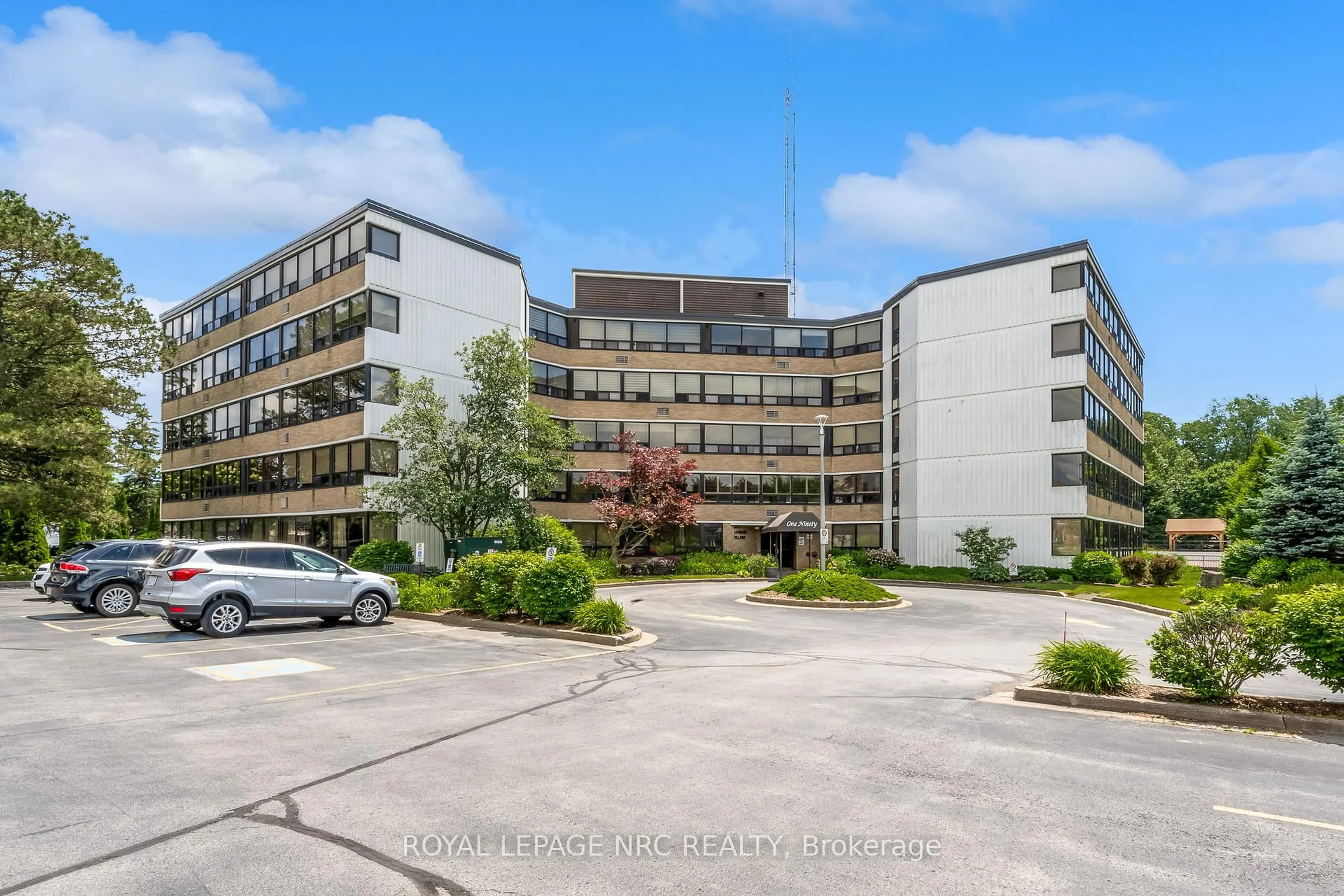 A pic from outside/outdoor area/front of a property/back of a property/a pic from drone, building for 190 Hwy 20 #505A, Pelham Ontario L3E 0V6